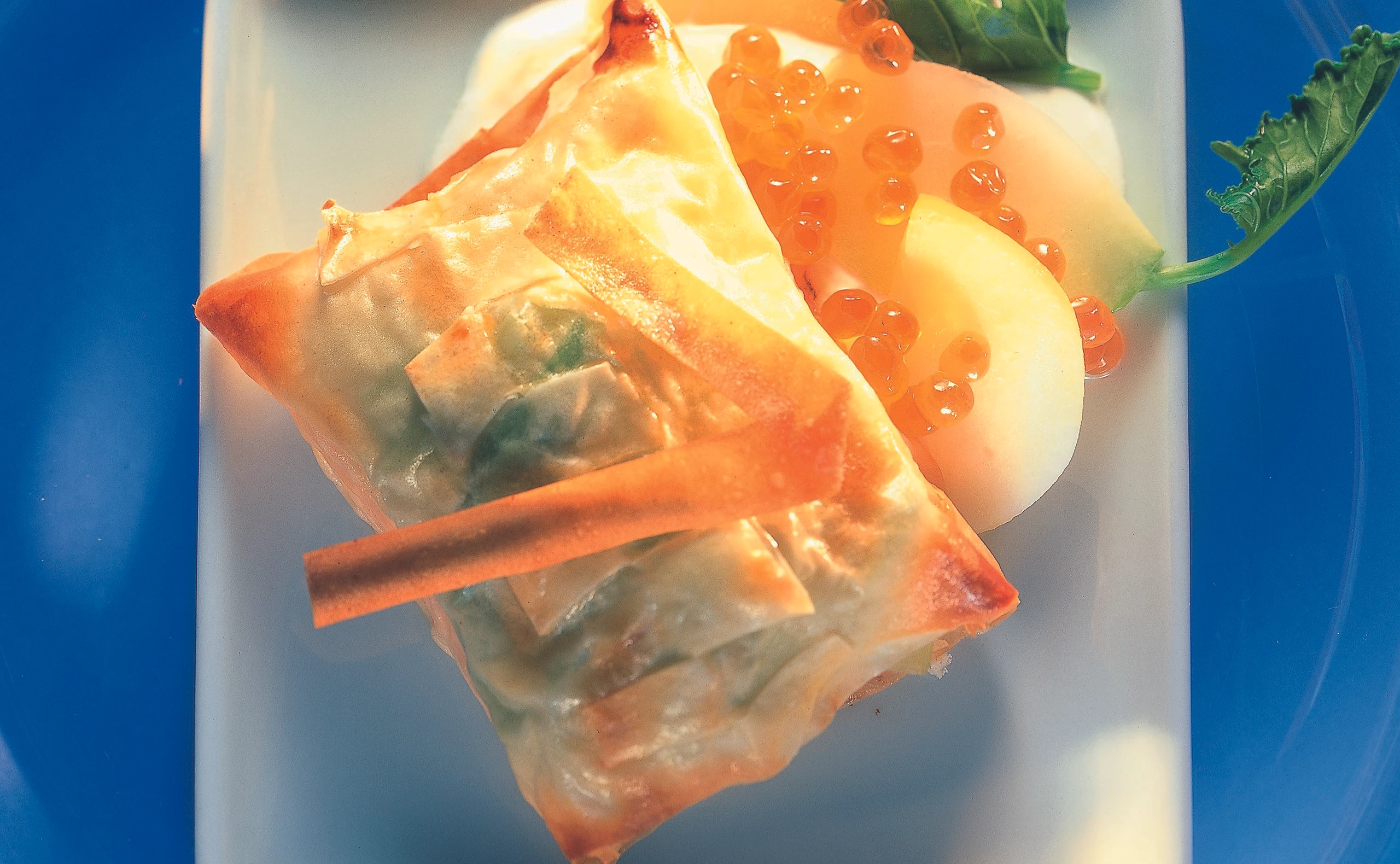 Lachsfilet im Strudelblatt auf Kohlrabi-Gemüse