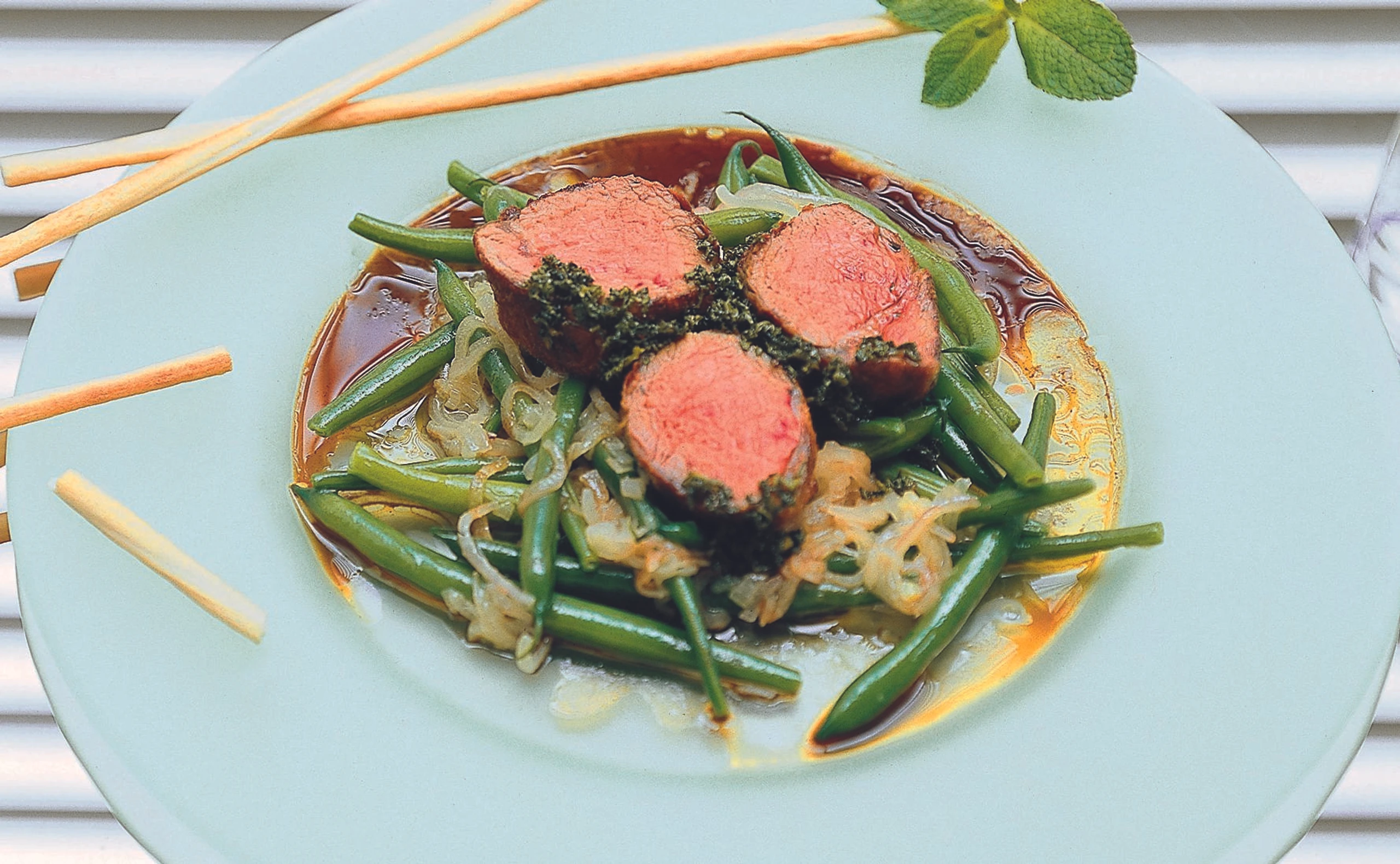 Lammfilets auf Fisolengemüse mit Minze-Vinaigrette