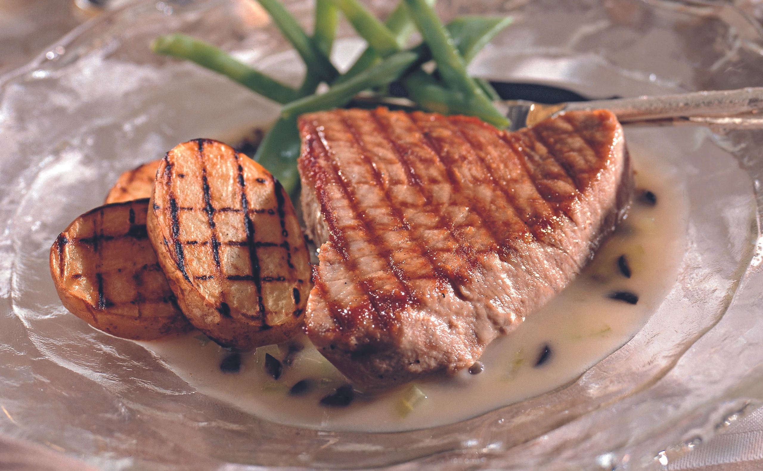 Gegrillte Thunfischsteaks mit Fisolengemüse