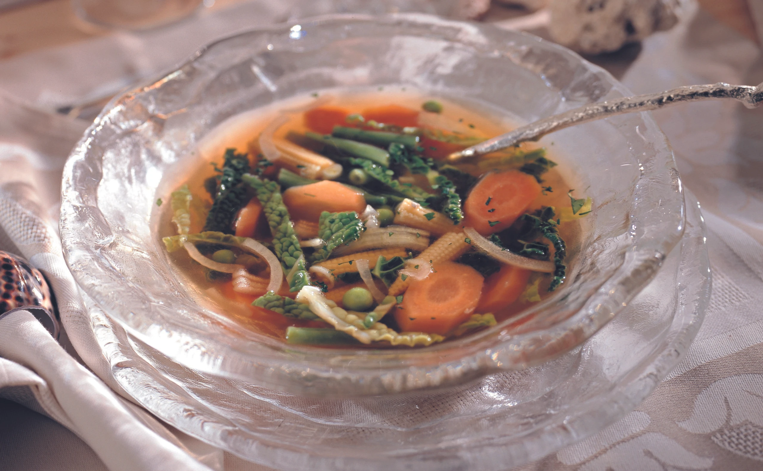 Gemüsesuppe mit Maiskölbchen und Fisolen