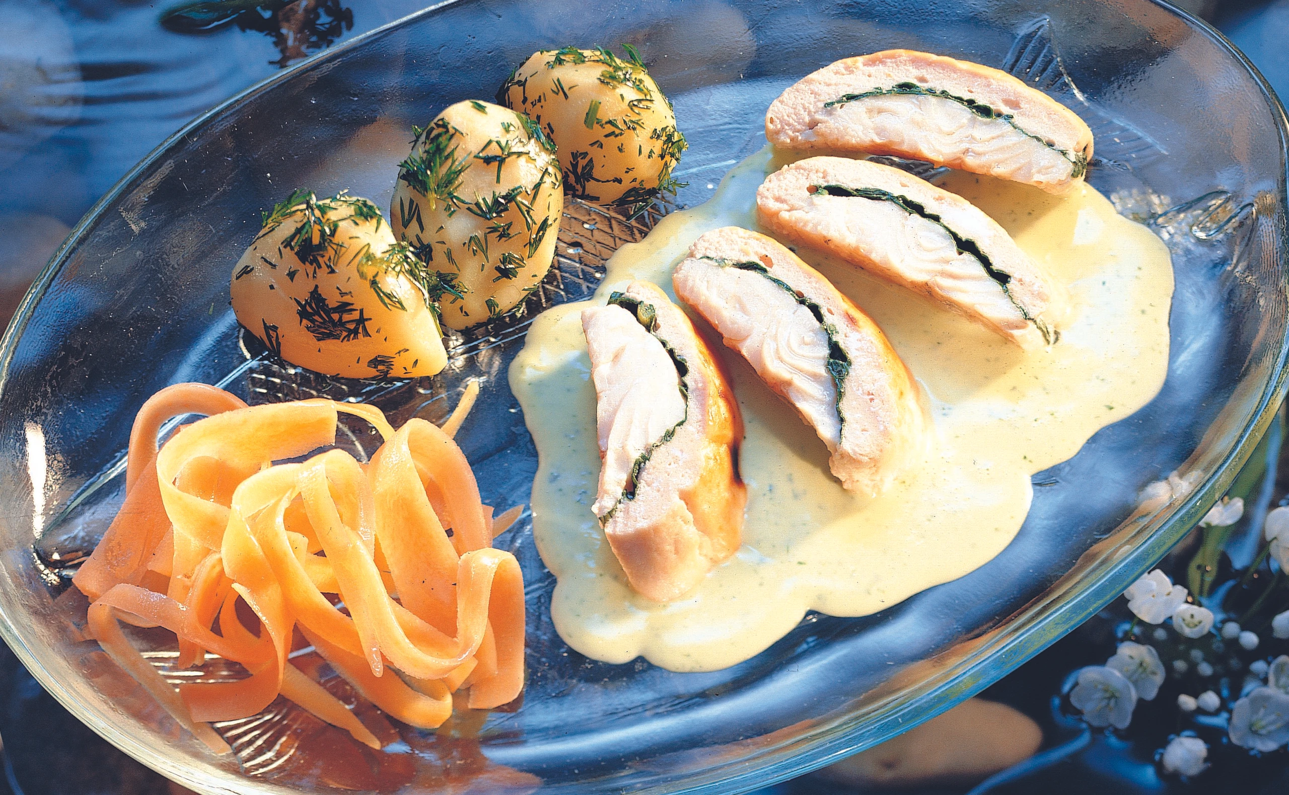 Zanderfilet mit Lachsforellenmus und Spinatsauce