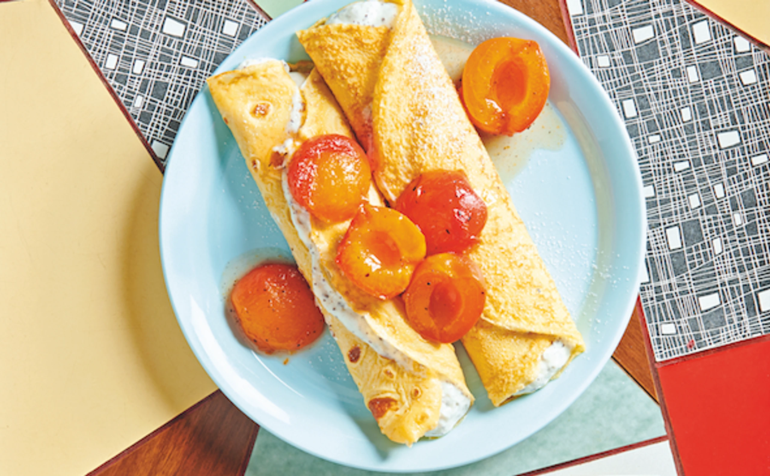 Topfen-Mohn-Palatschinken mit Marillen