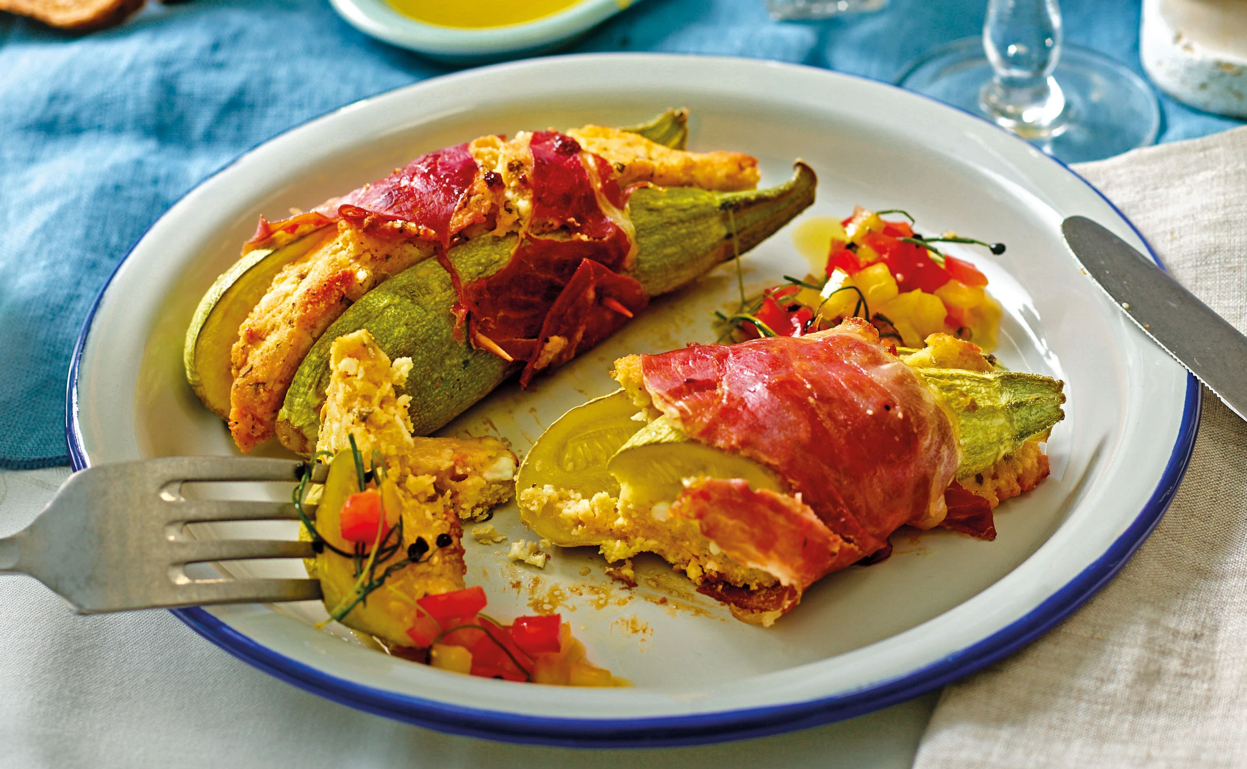 Zucchini-Saltimbocca mit Paprikavinaigrette