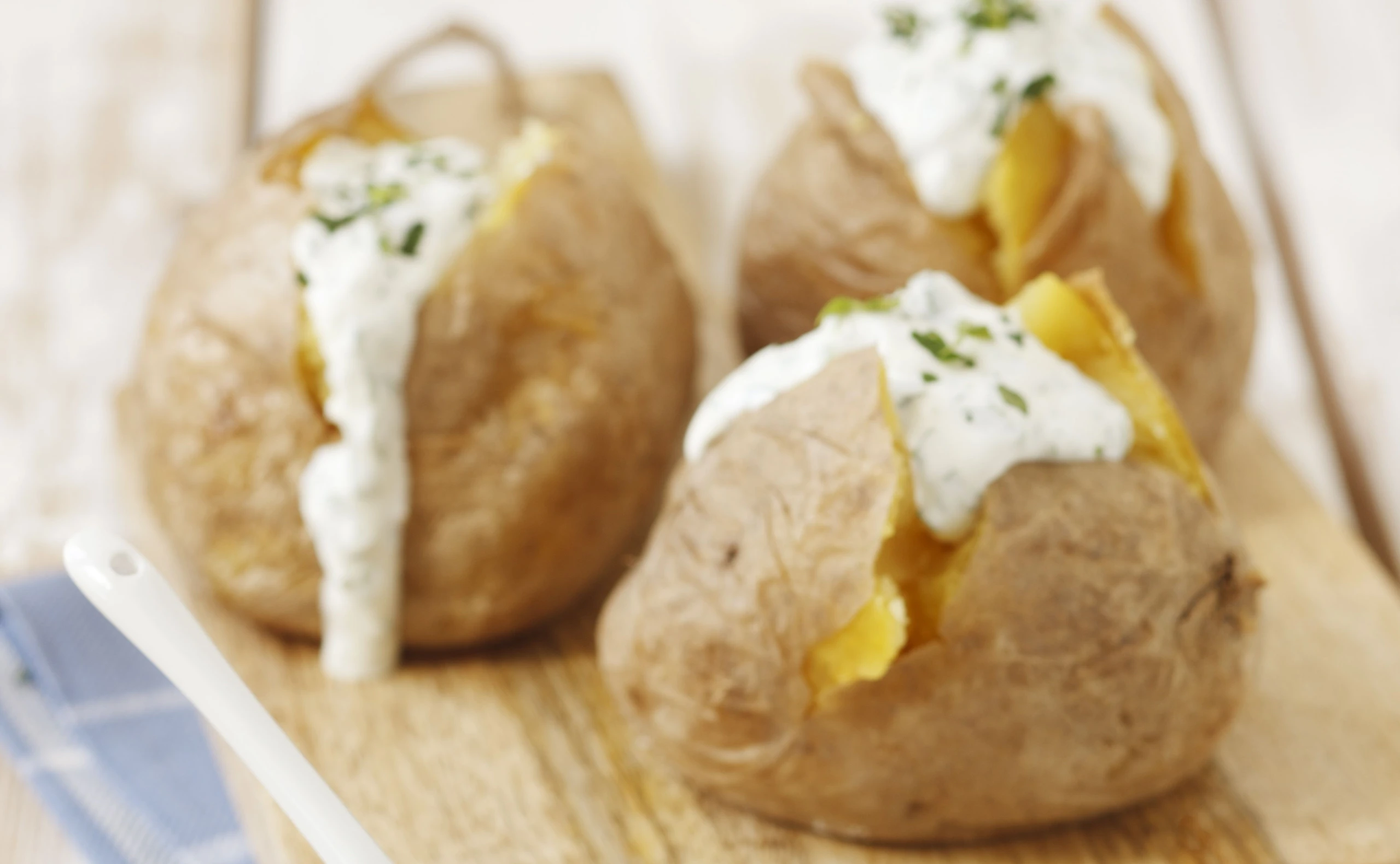 Ofenerdäpfel mit Kräutertopfen