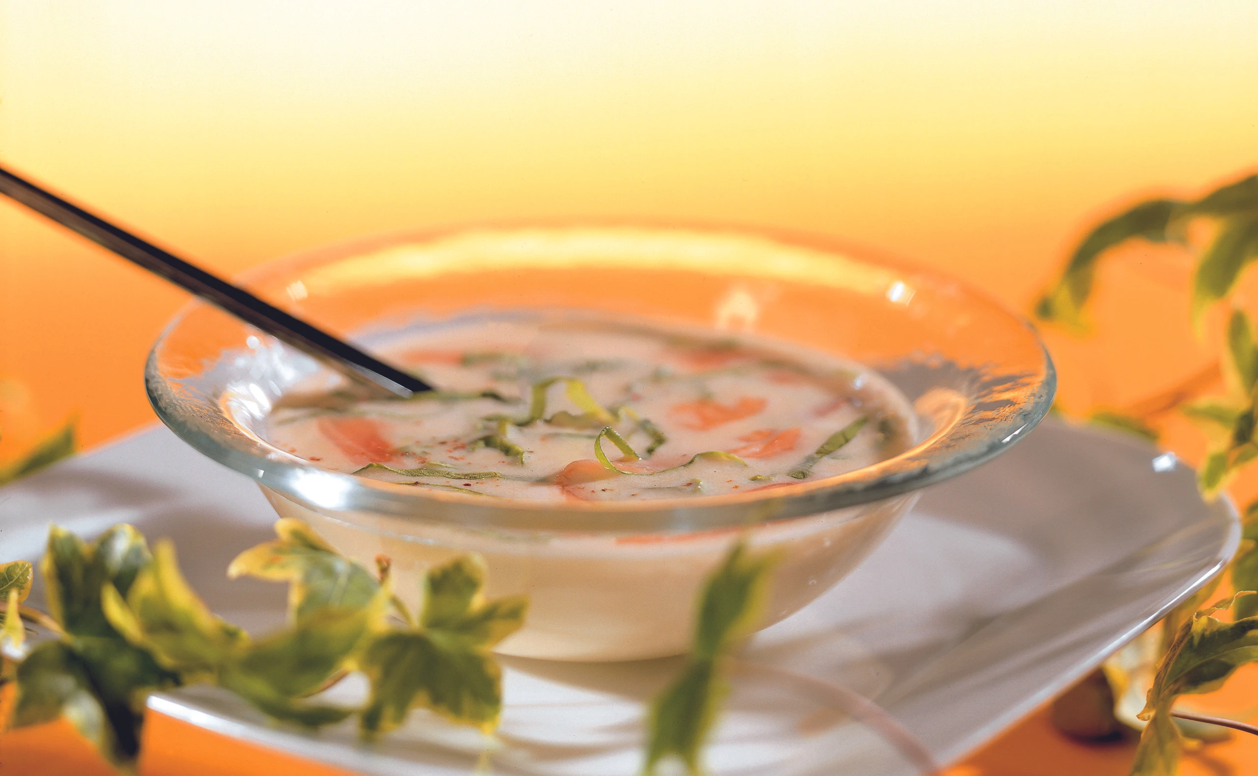 Kalte Erdäpfelsuppe mit Lachs