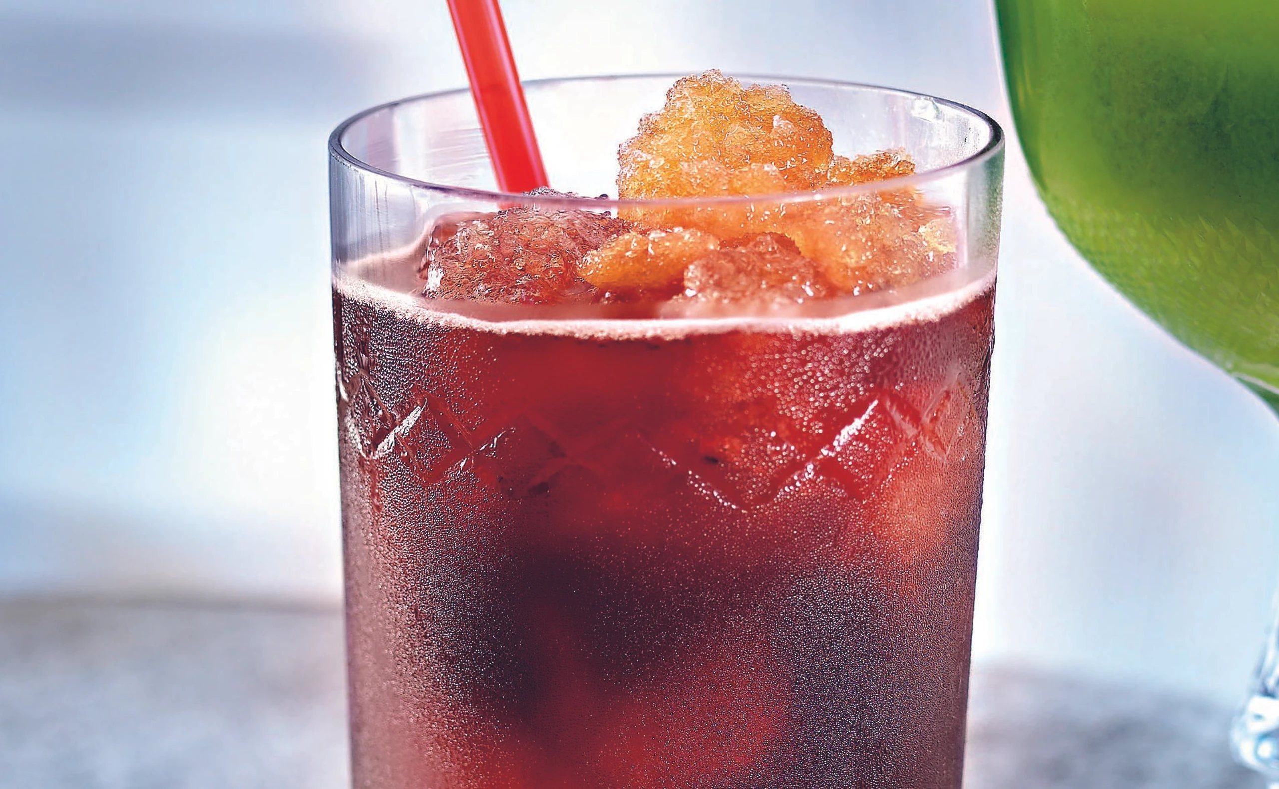 Frozen Ribisel-Eistee mit selbstgemachtem Ribiselsirup