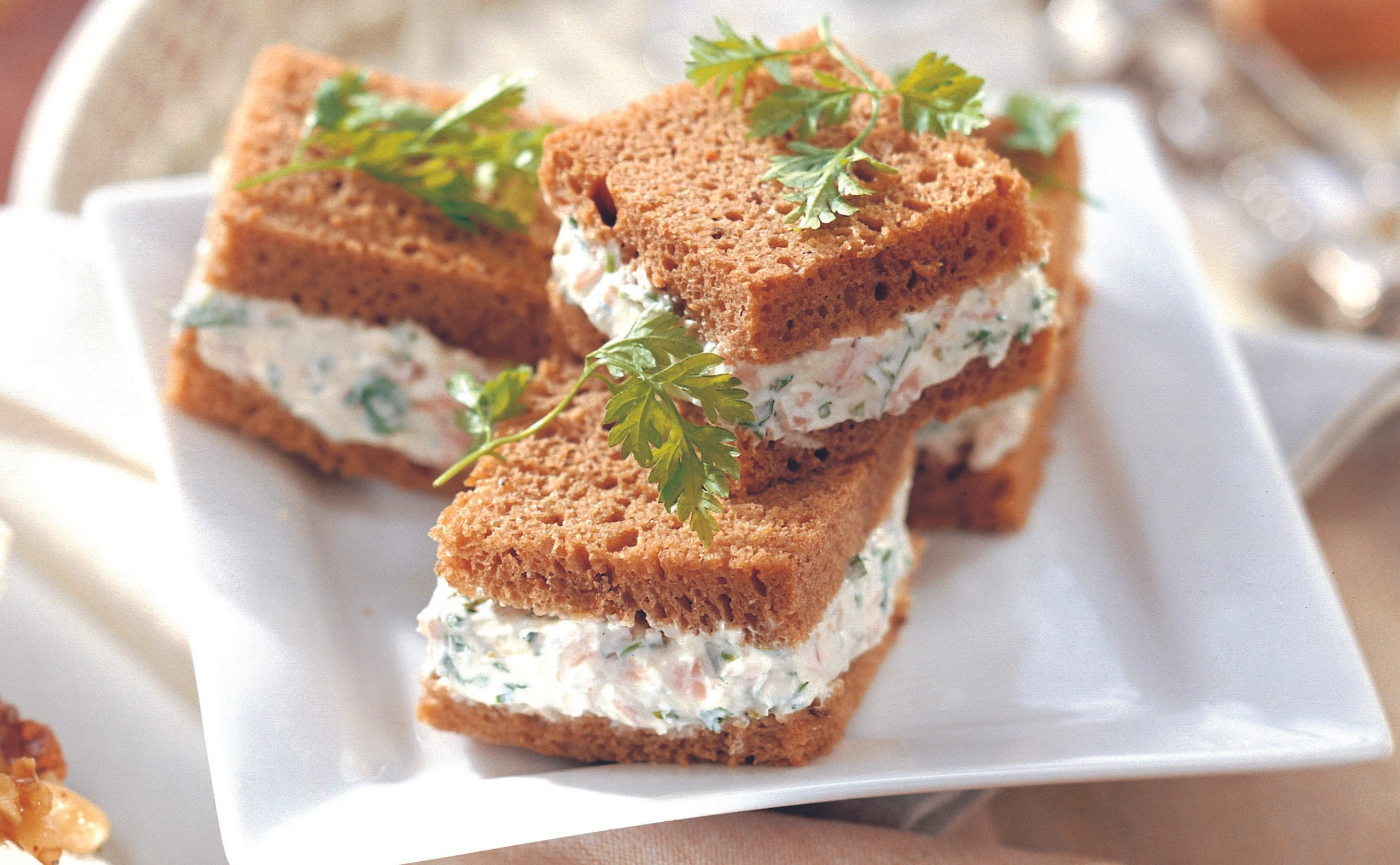 Schinken-Krenaufstrich im Roggenbrot