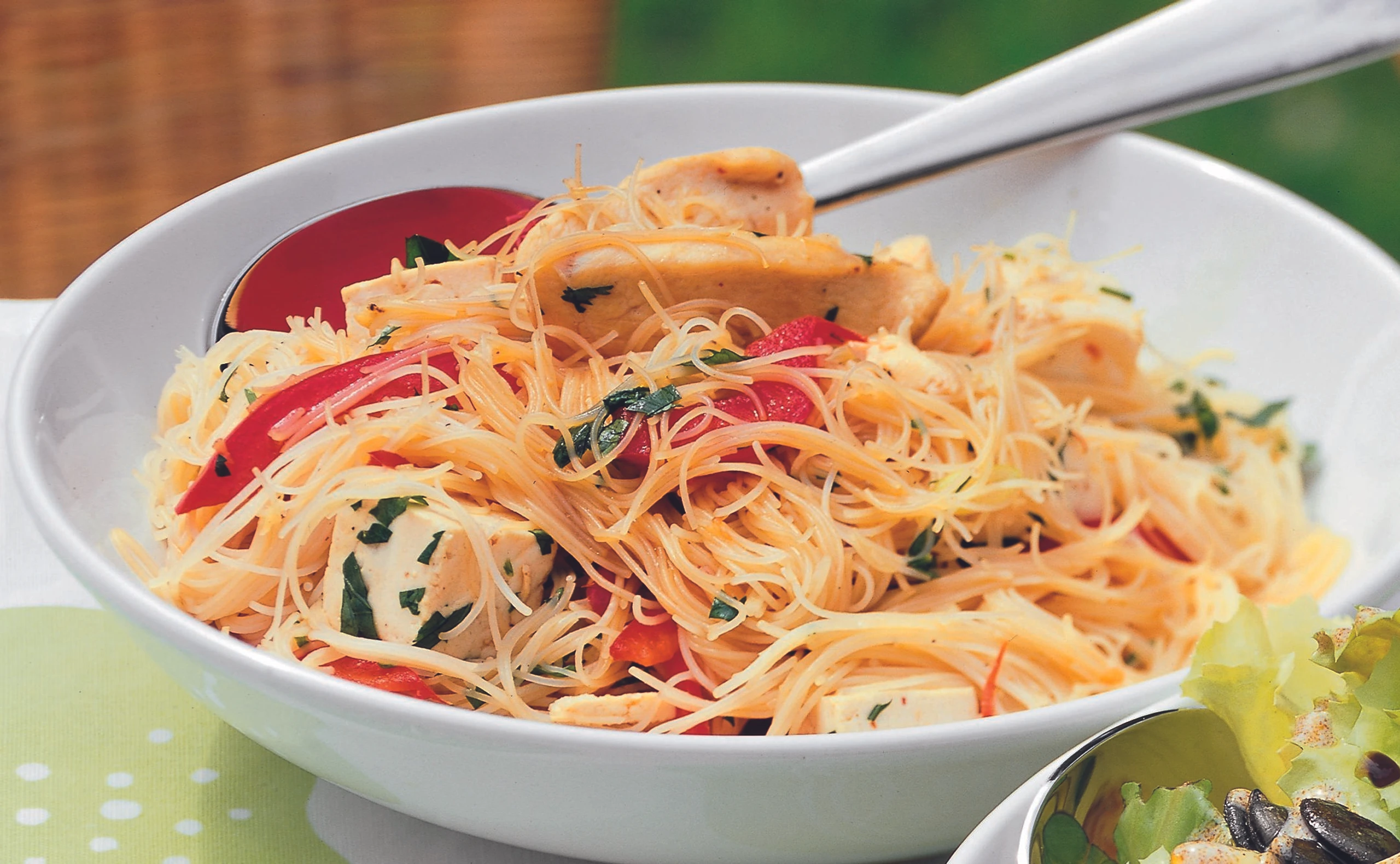 Asiatischer Glasnudelsalat mit Huhn