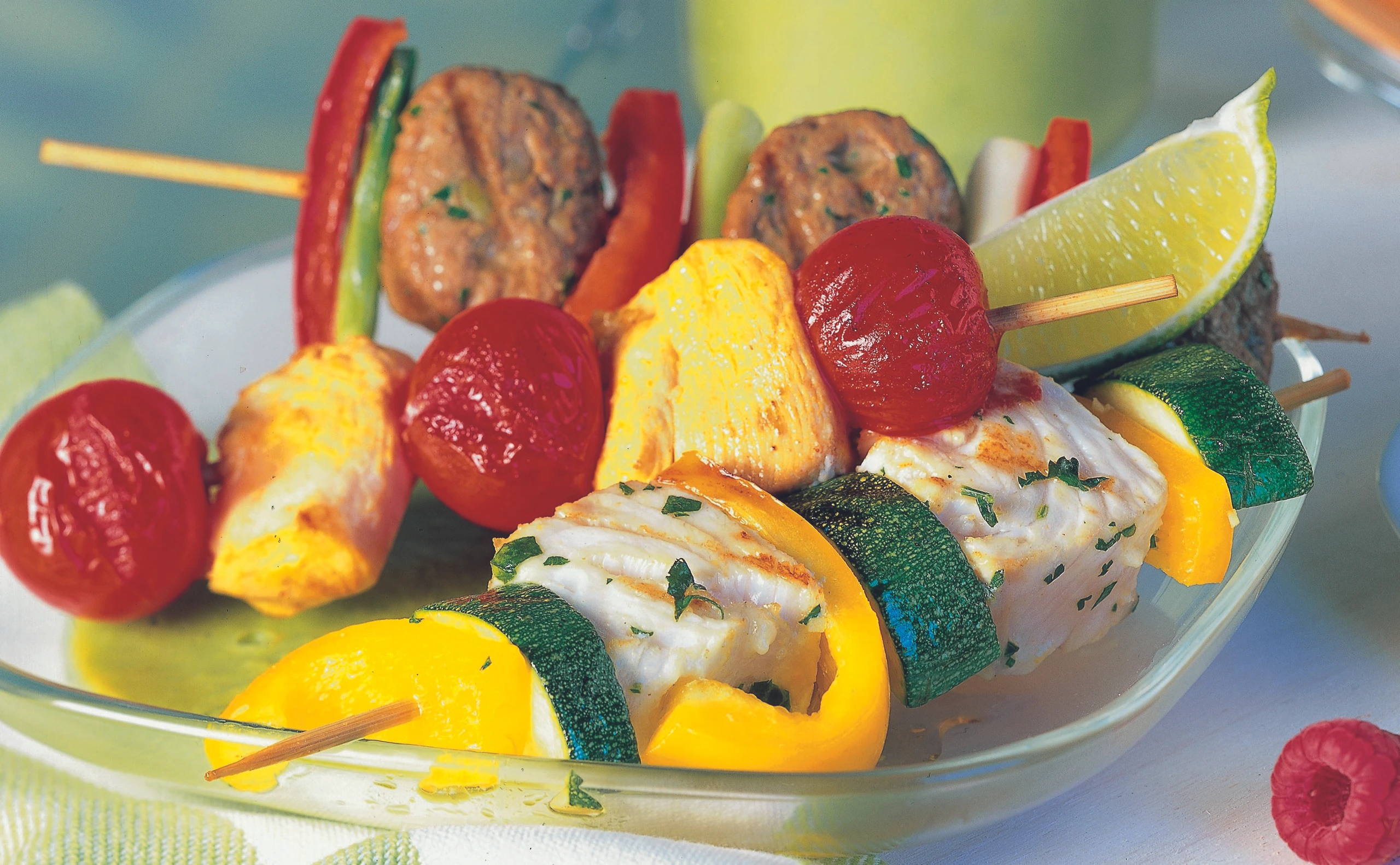 Dreierlei Spieße mit würzigem Kebap, Thai-Fisch und Curryhuhn