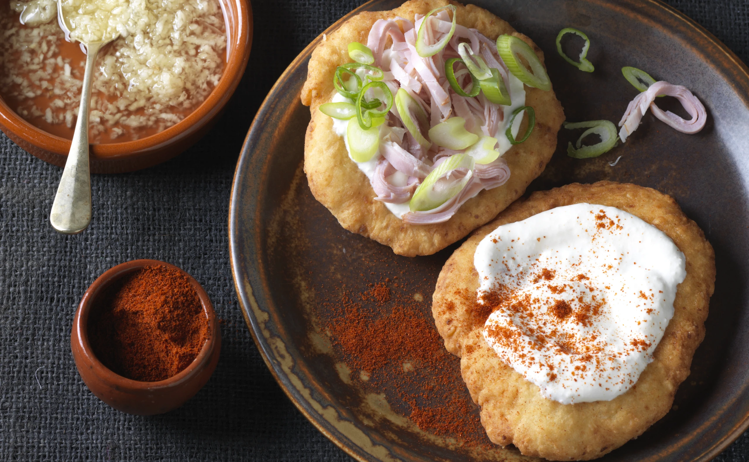 Joghurt-Lángos und Erdäpfel-Lángos