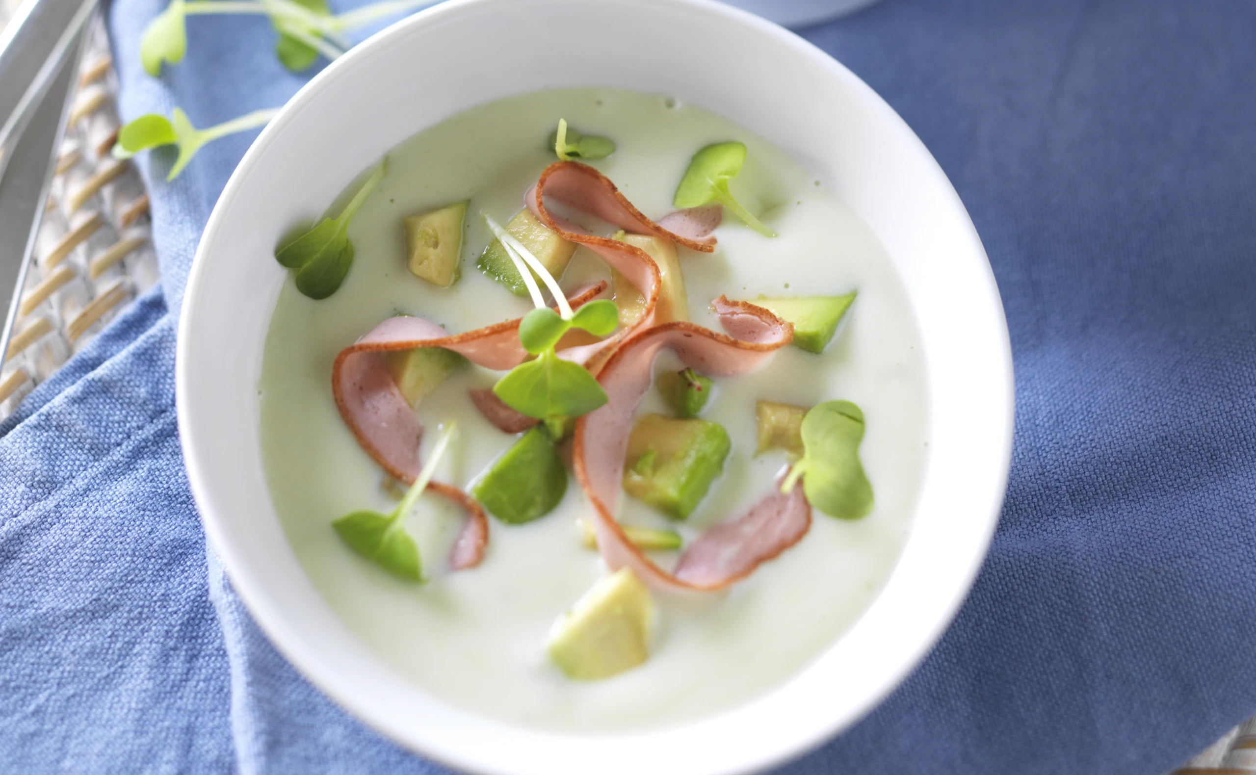 Avocadosuppe mit Leberkäse