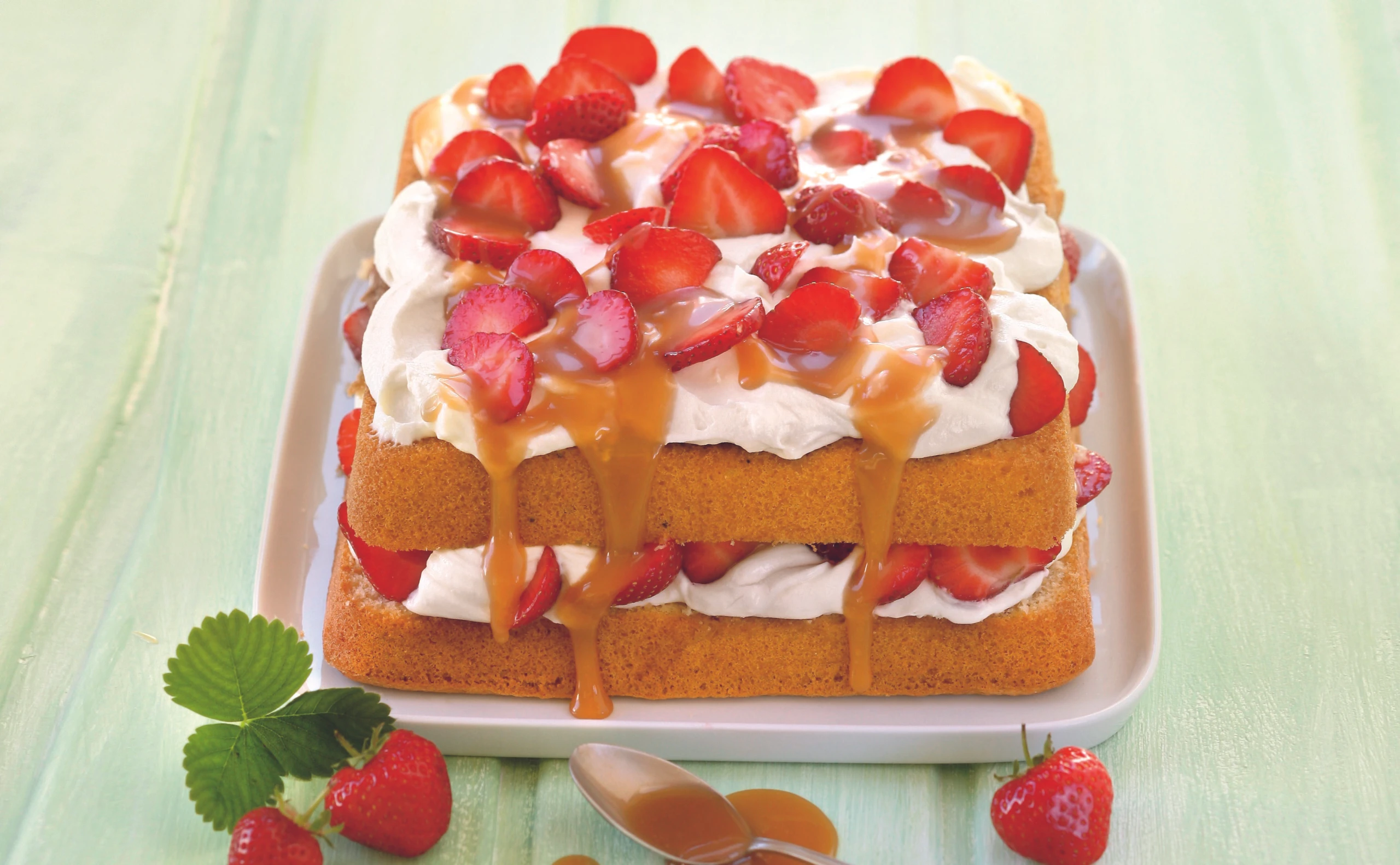 Erdbeerkuchen mit Karamellsauce