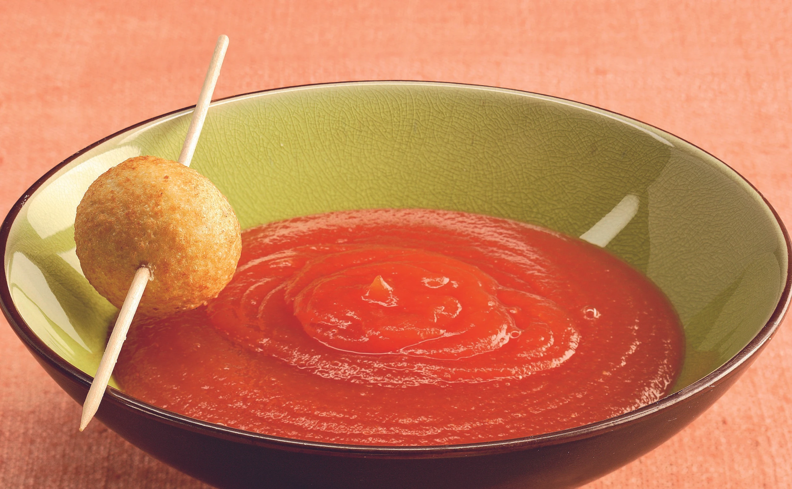 Kalte Papayasuppe mit Ziegenkäsebällchen