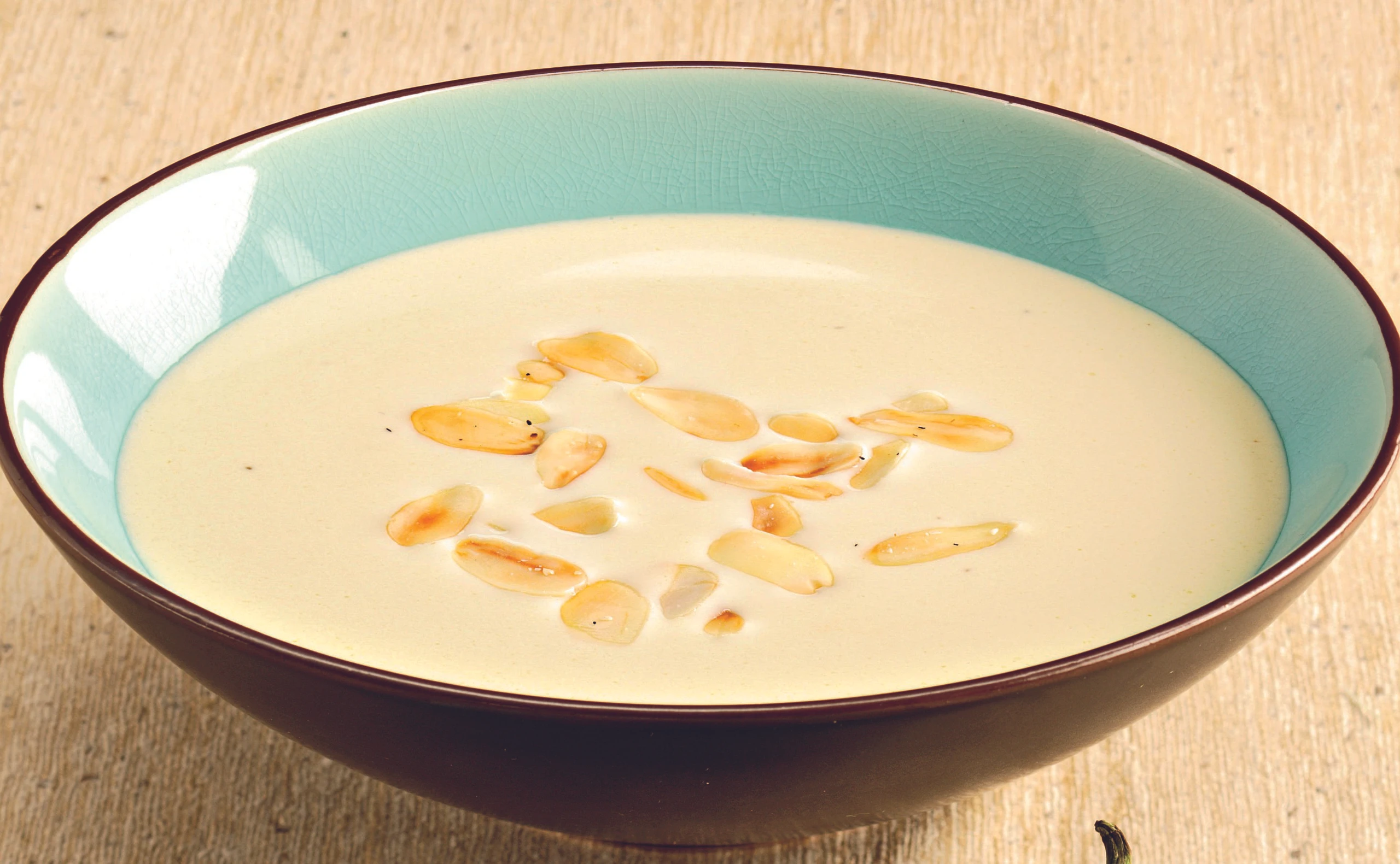 Kühle Mandelsuppe