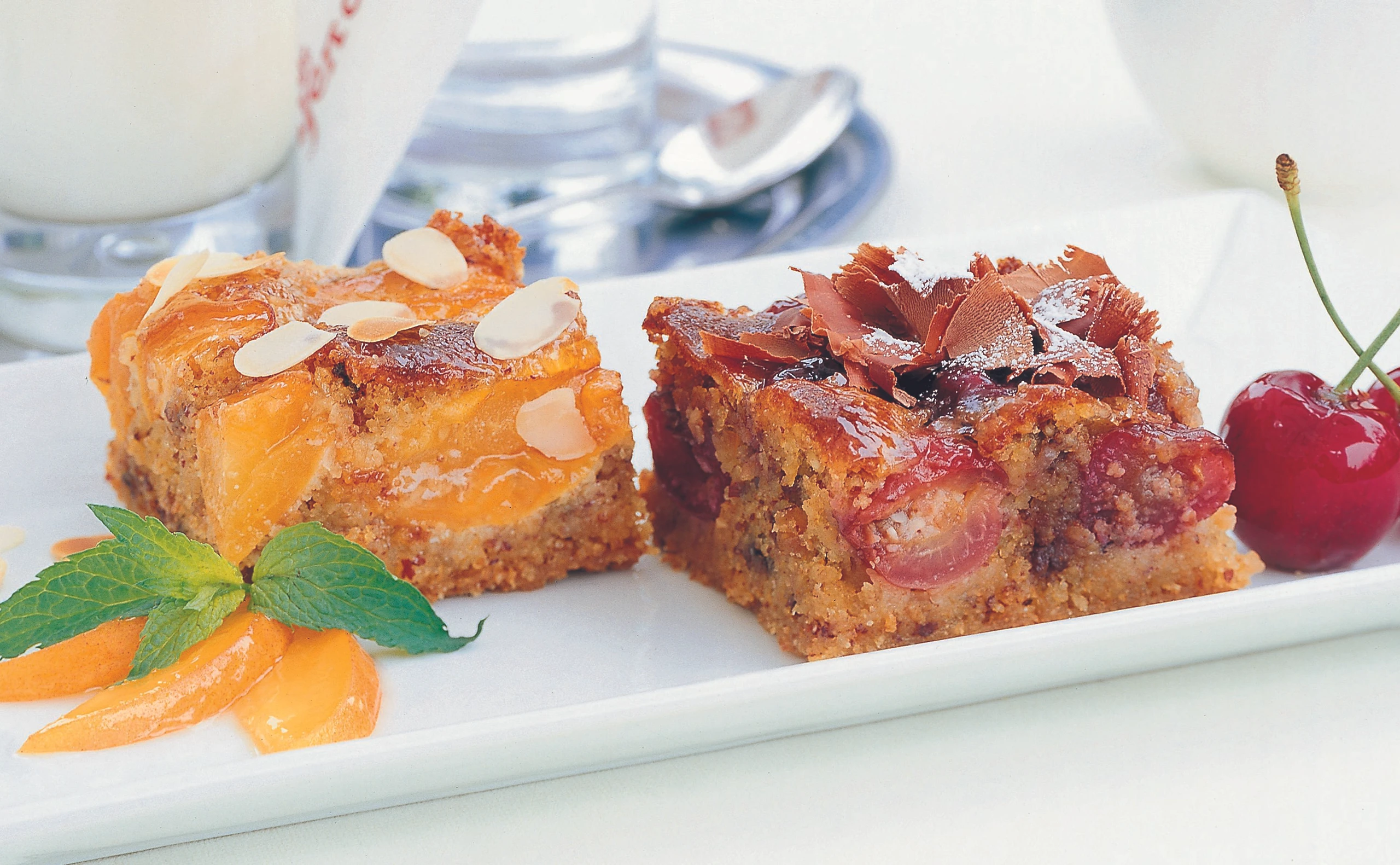 Vollwertschnitte mit Kirschen und Marillen