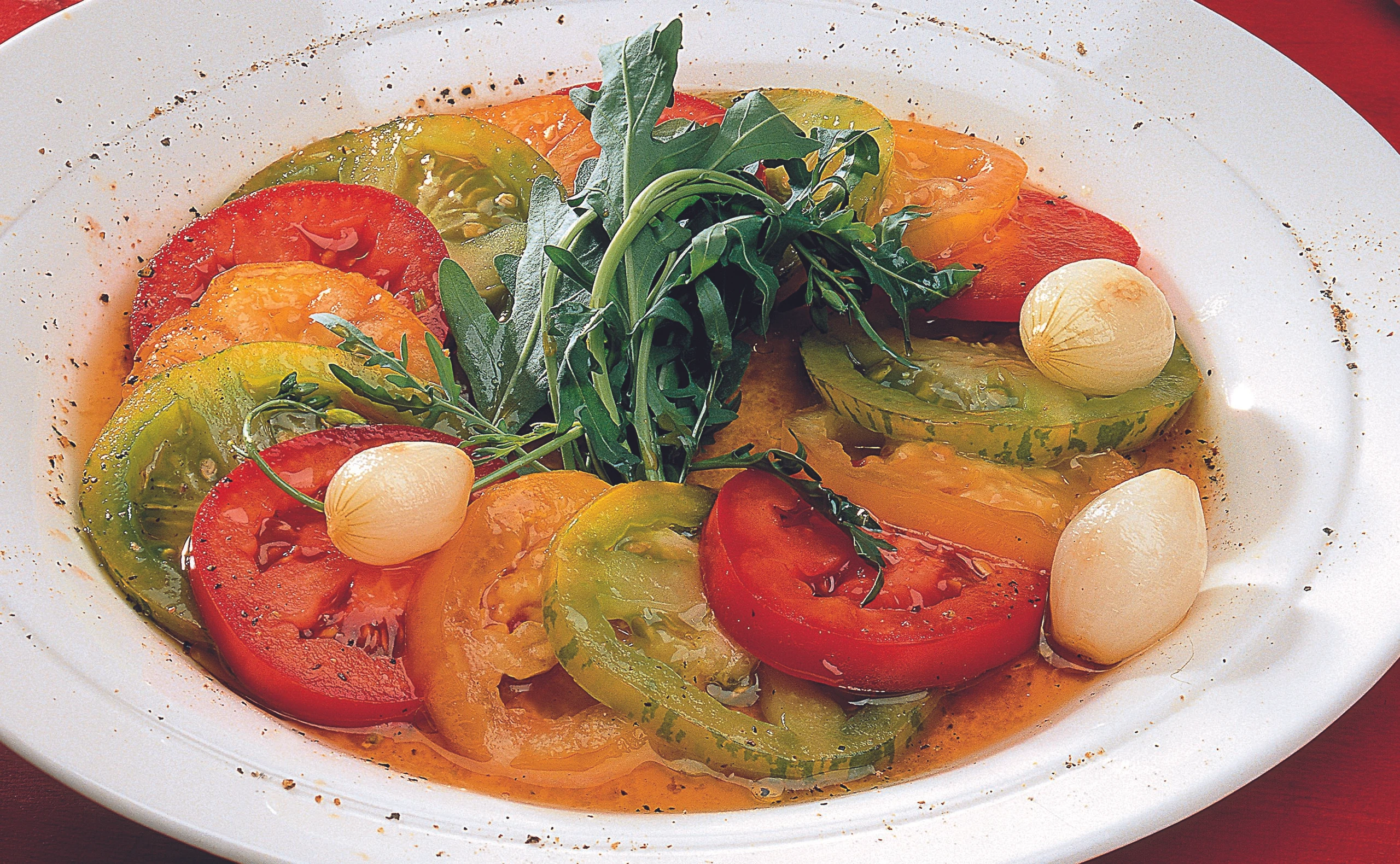 Bunter Paradeisersalat mit Rucola
