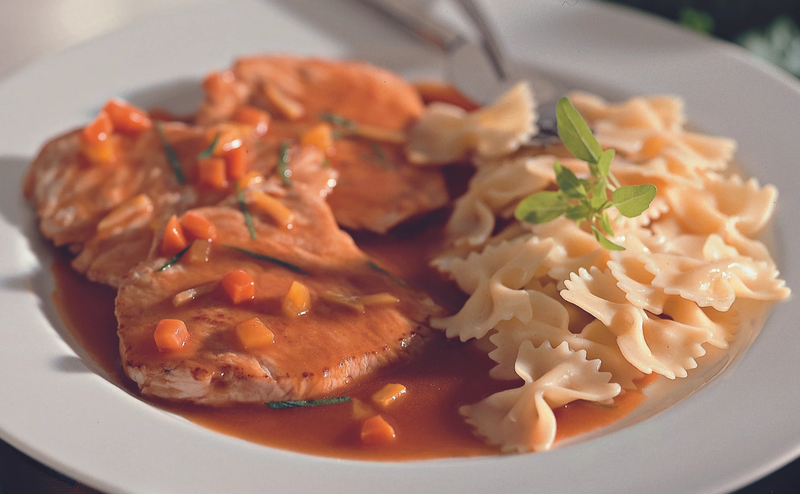 Putenschnitzel mit Zitronen-Basilikumsauce