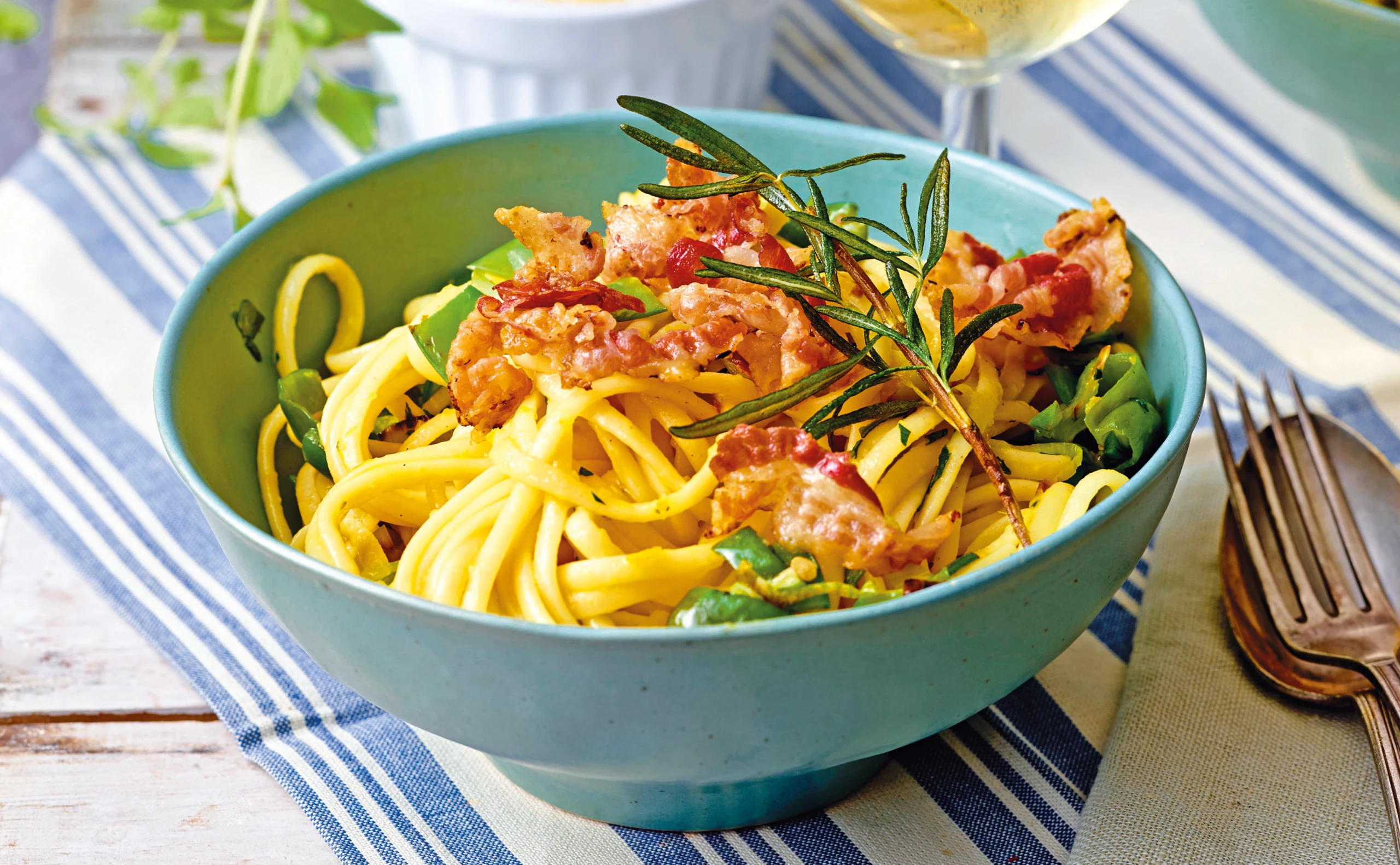 Linguine mit Paprikasauce, Pimentos und Pancetta