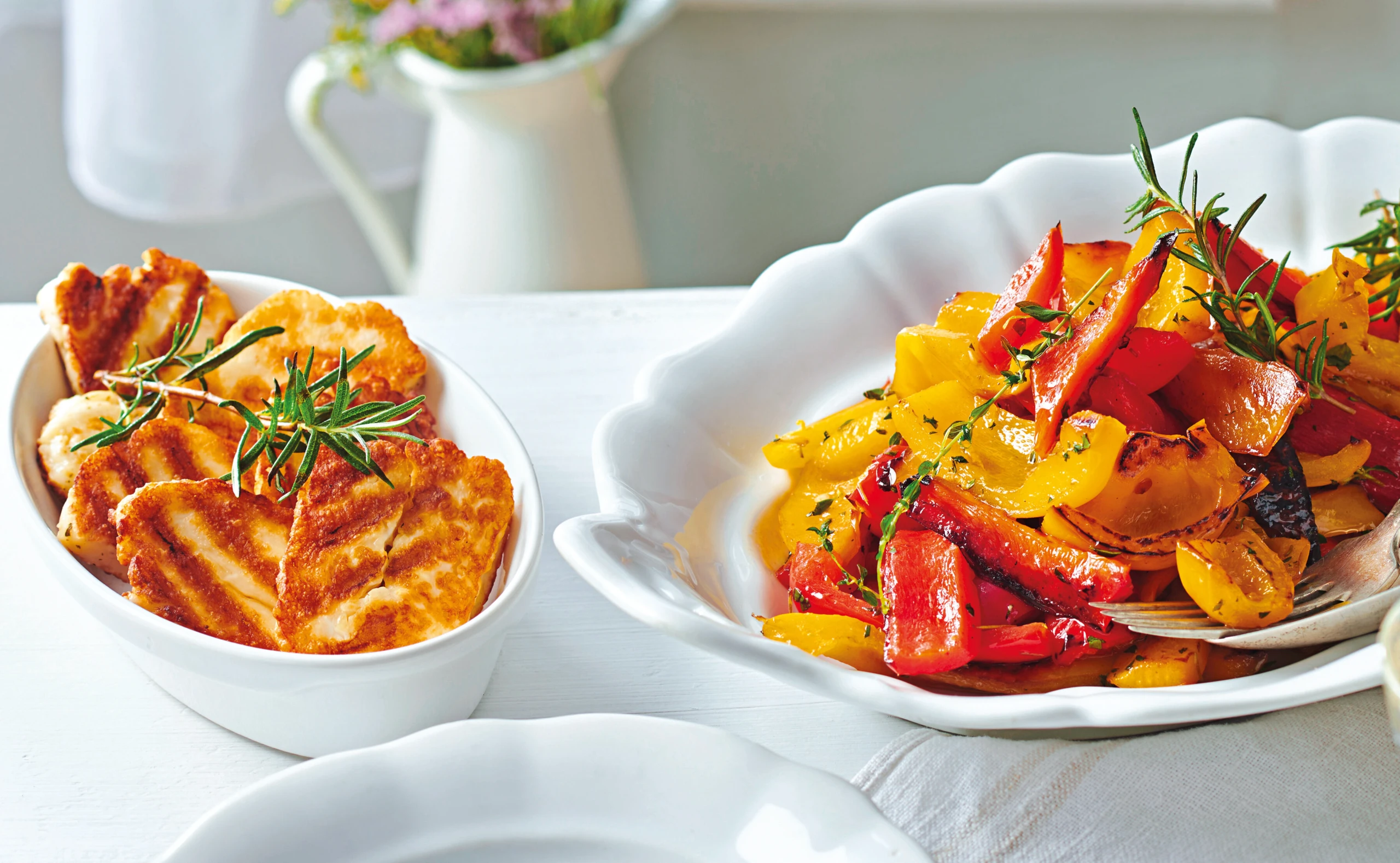Paprika mit Kräutermarinade und Halloumi