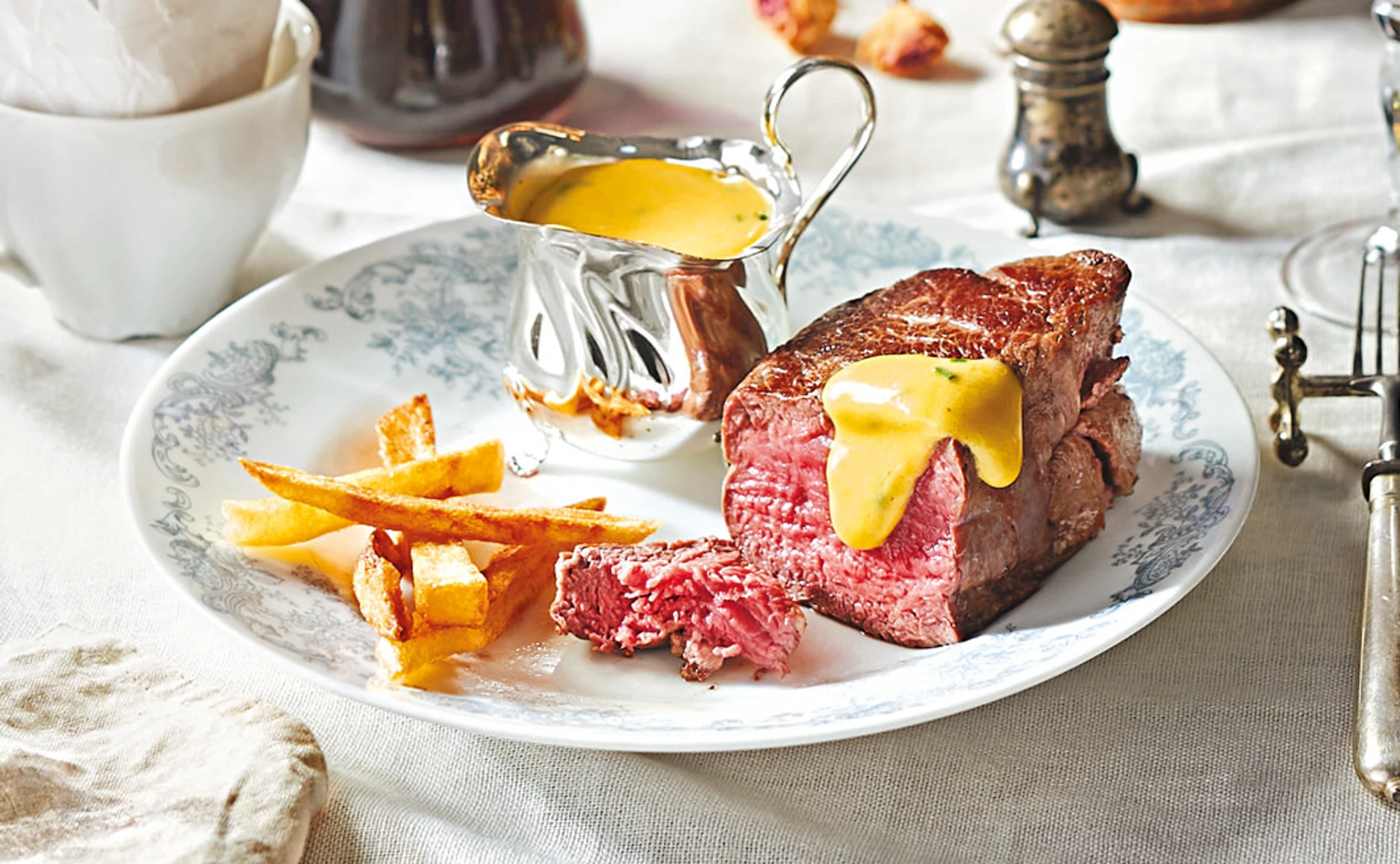 Steak frites mit Sauce béarnaise