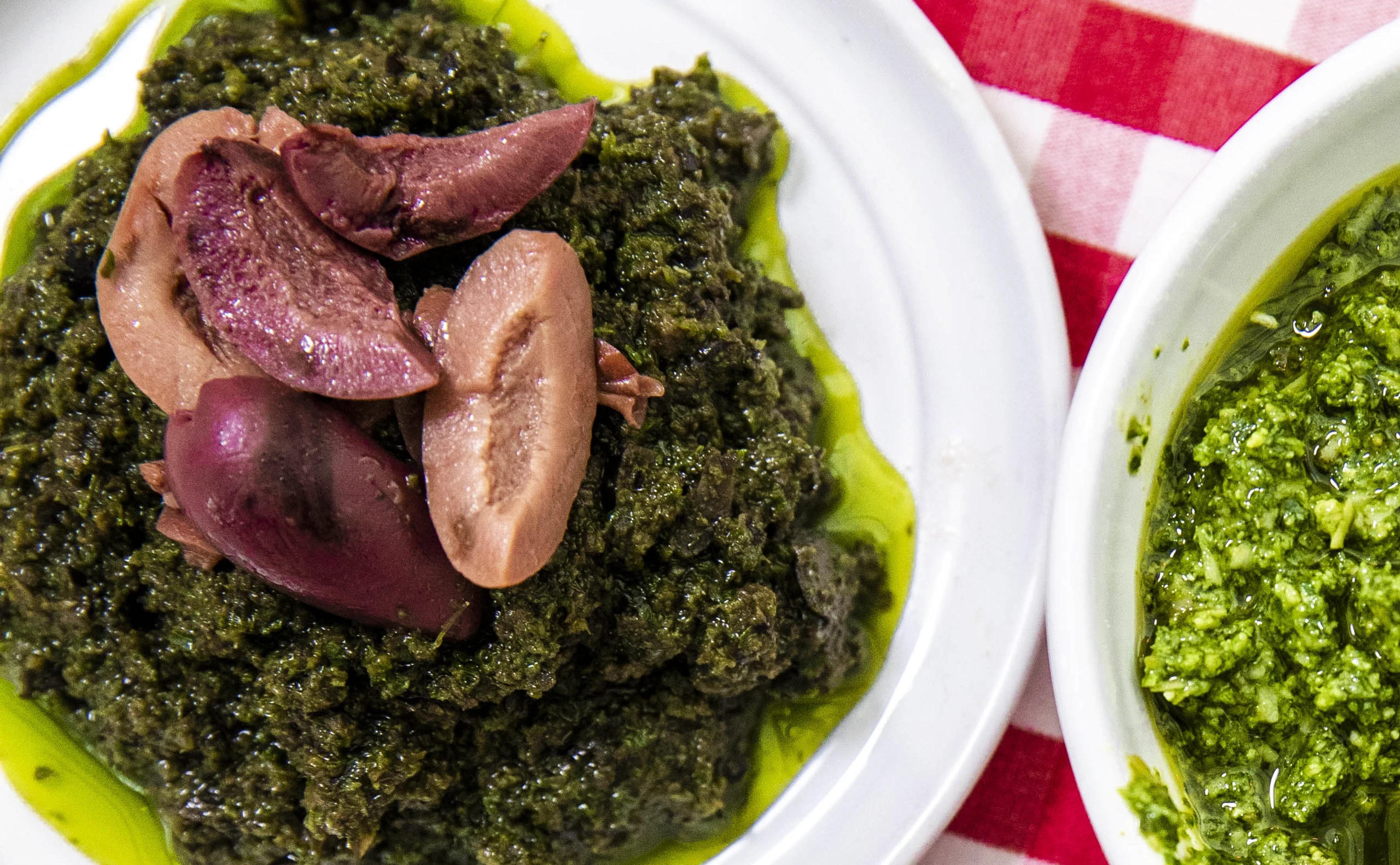 Olivenpesto mit Kräutern