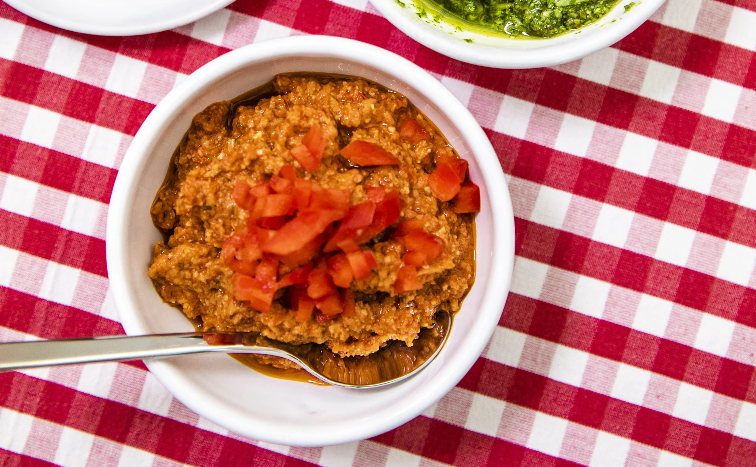 Pesto mit Paradeisern und Mandeln
