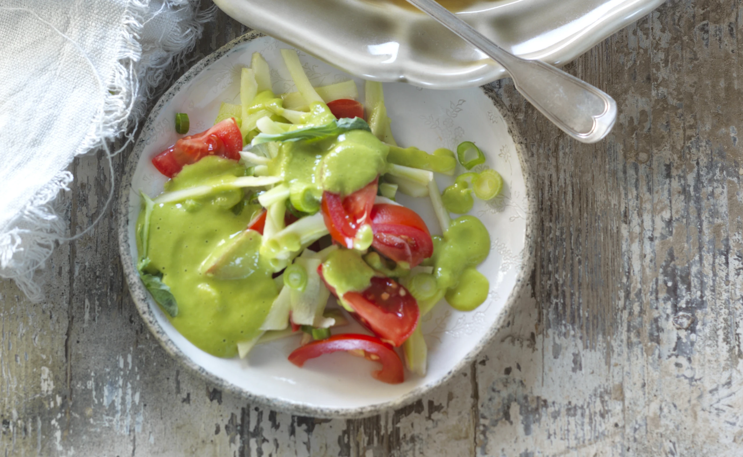 Brokkolistängel-Salat