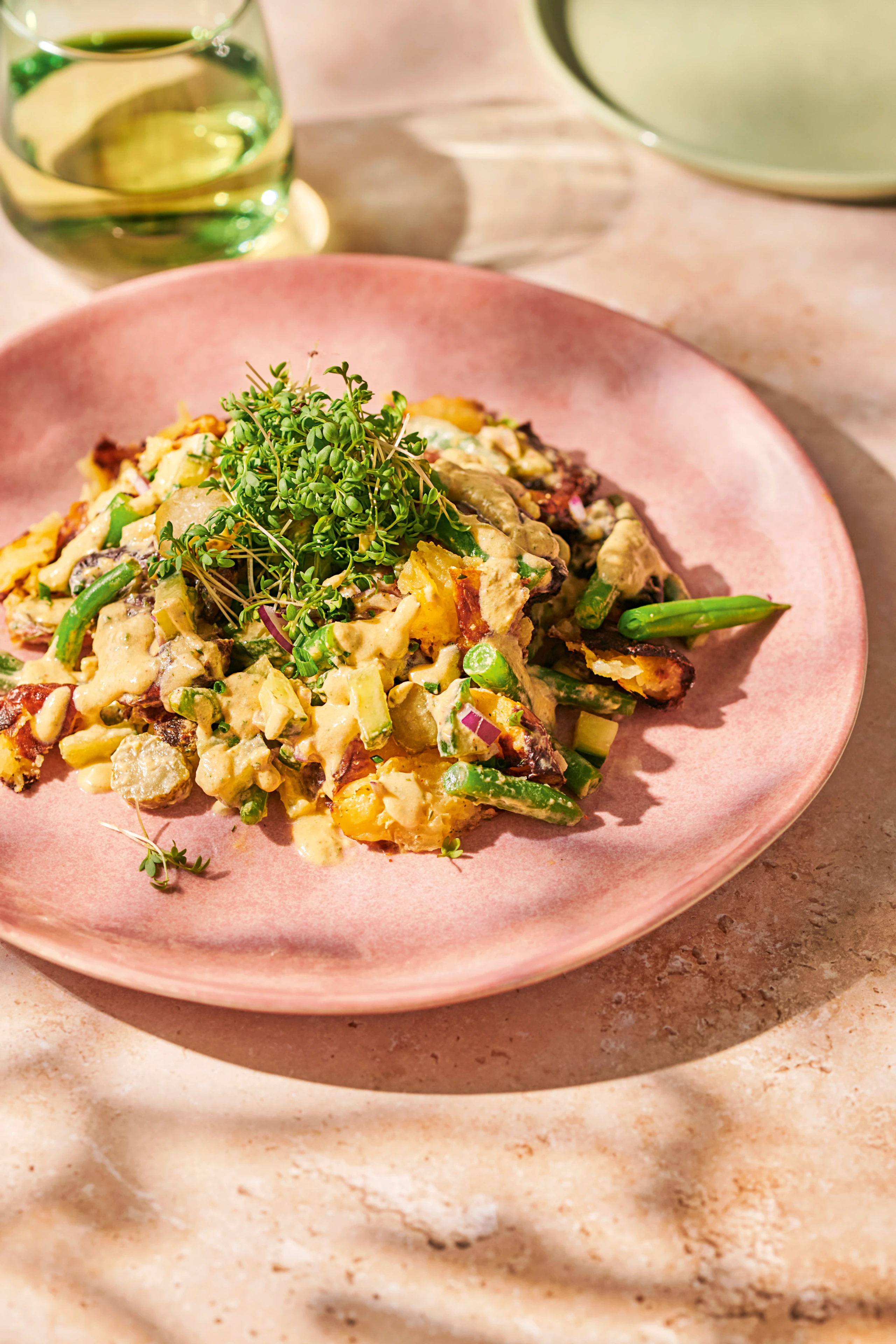 Salat mit knusprigen Erdäpfeln