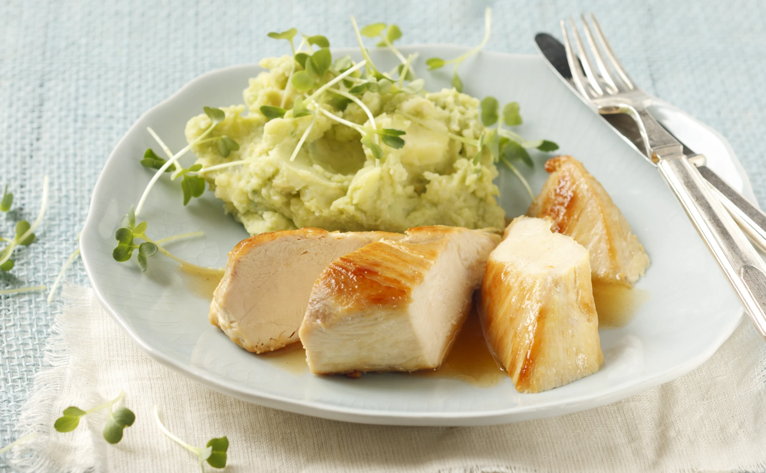 Hühnerfilet mit Erdäpfel-Avocadopüree