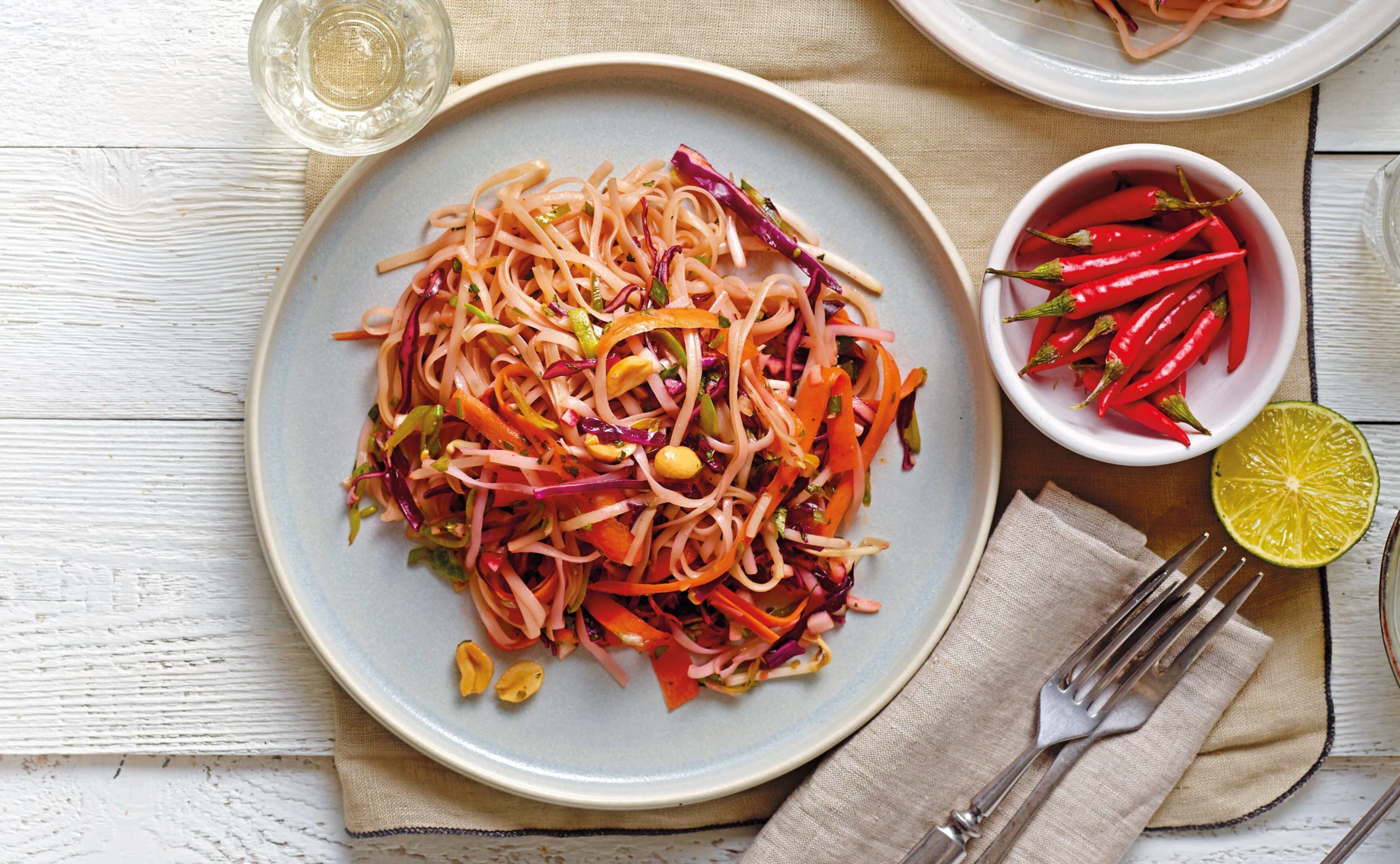 Asiatischer Nudelsalat mit Chili-Sesam-Dressing