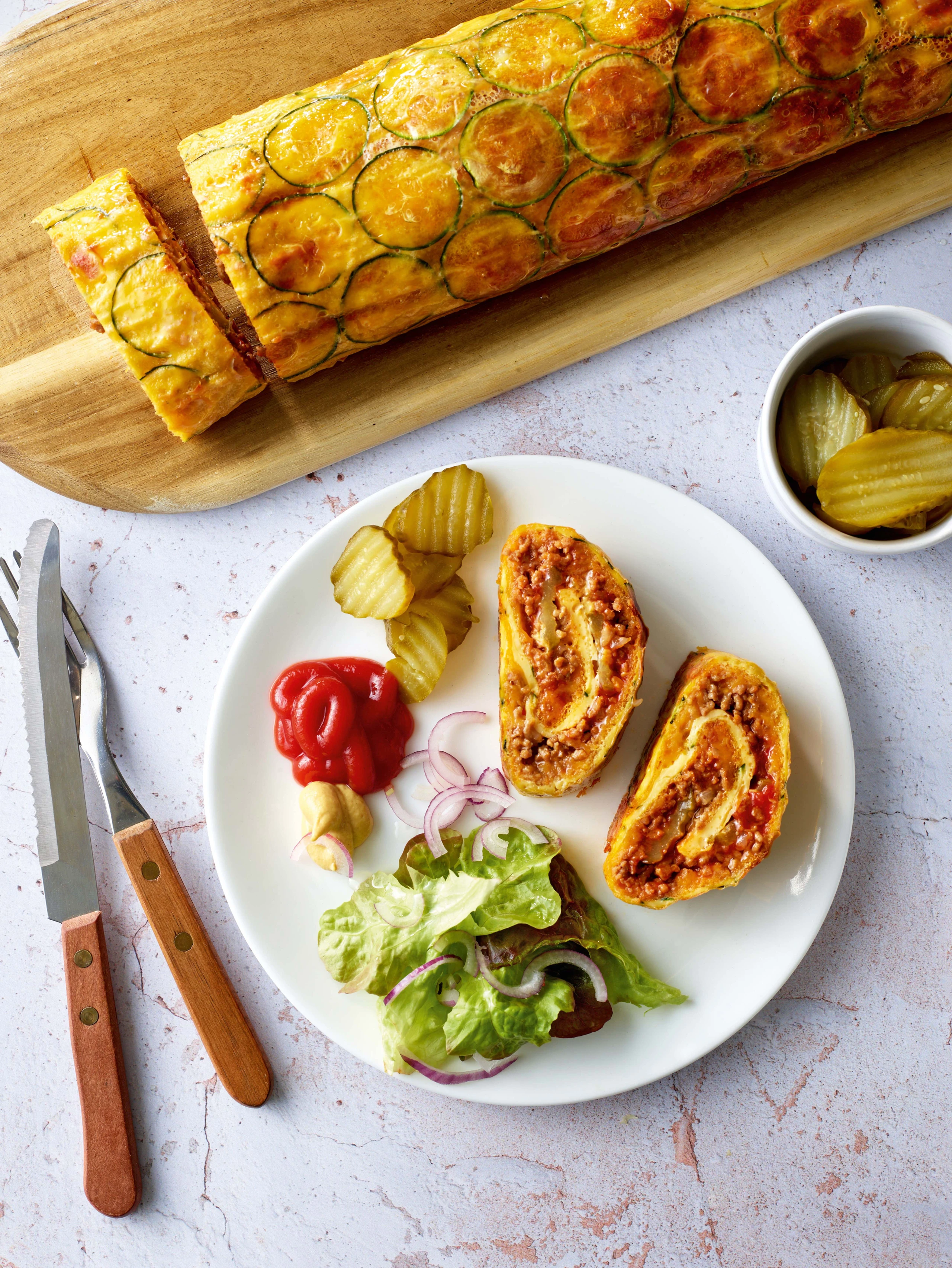 Low-Carb-Burger-Zucchinirolle