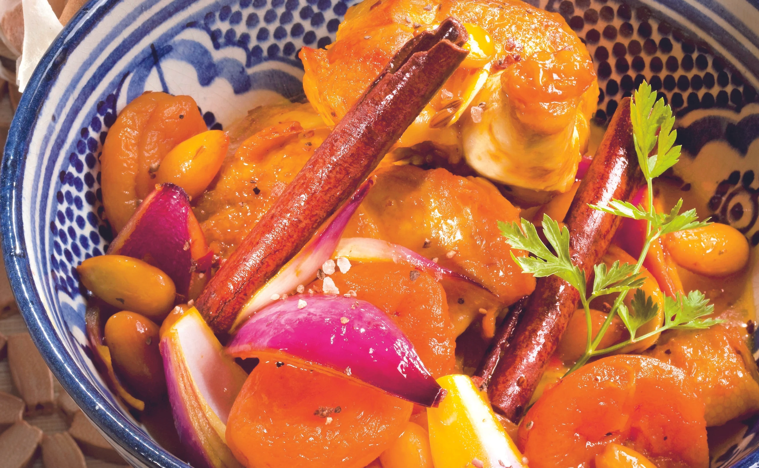 Tajine-Safranhuhn mit Roqaq-Fladenbrot