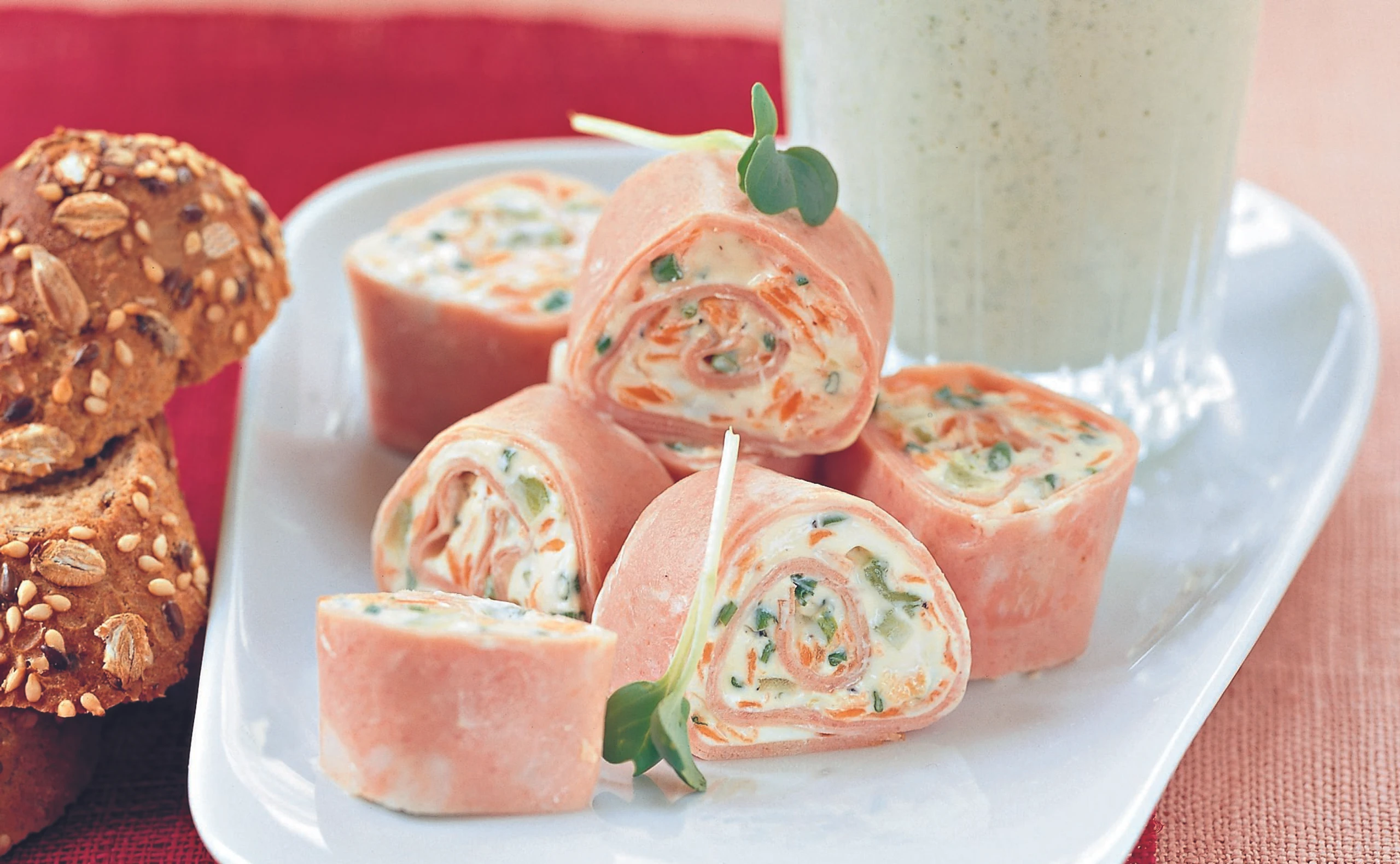 Mortadellaröllchen mit Kefir-Drink