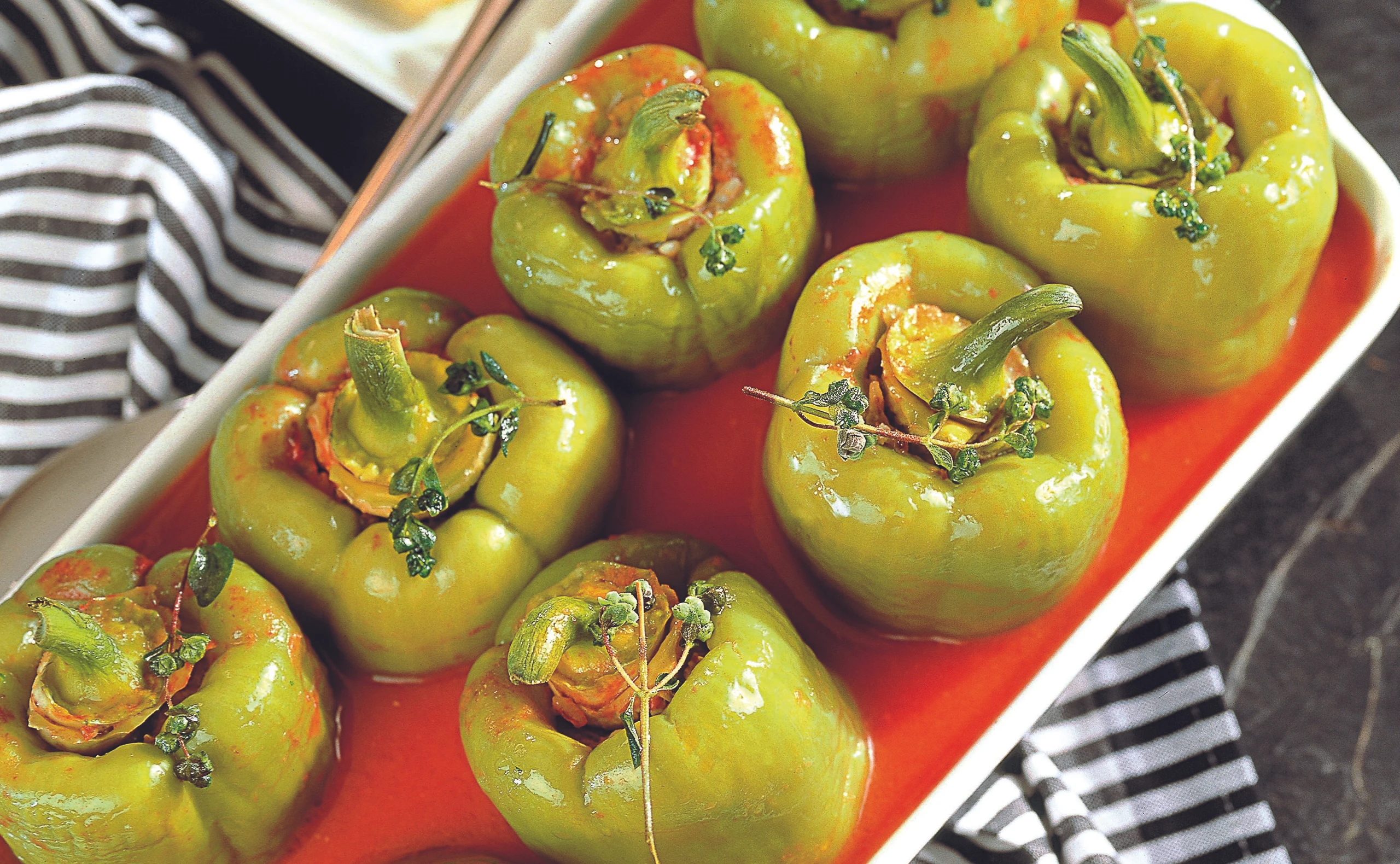 Gefüllte Paprika in Paradeisersauce