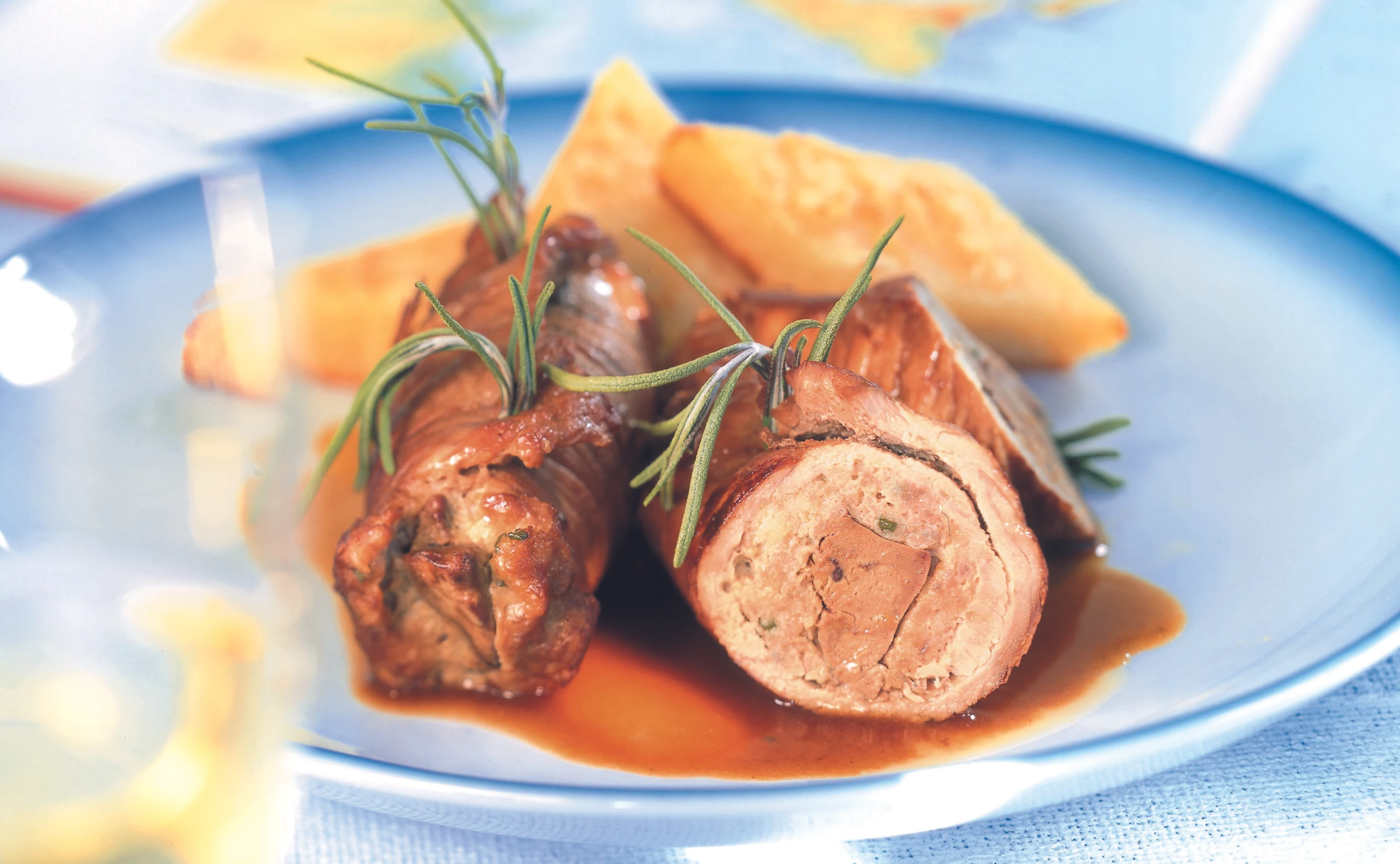 Involtini di vitello mit Gnocchi alla romana (Kalbfleischröllchen)