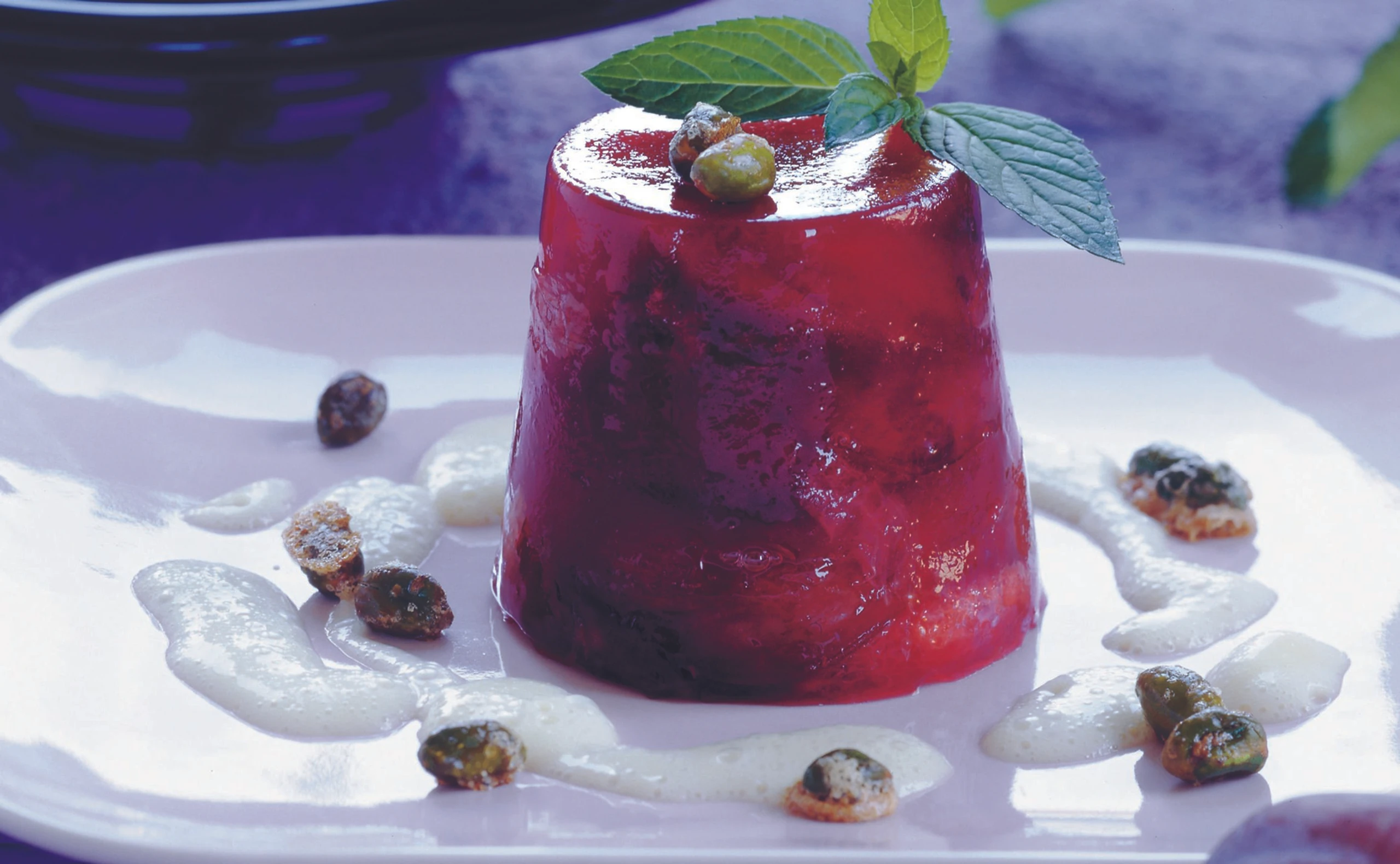 Zwetschkensülzchen mit Marzipansauce