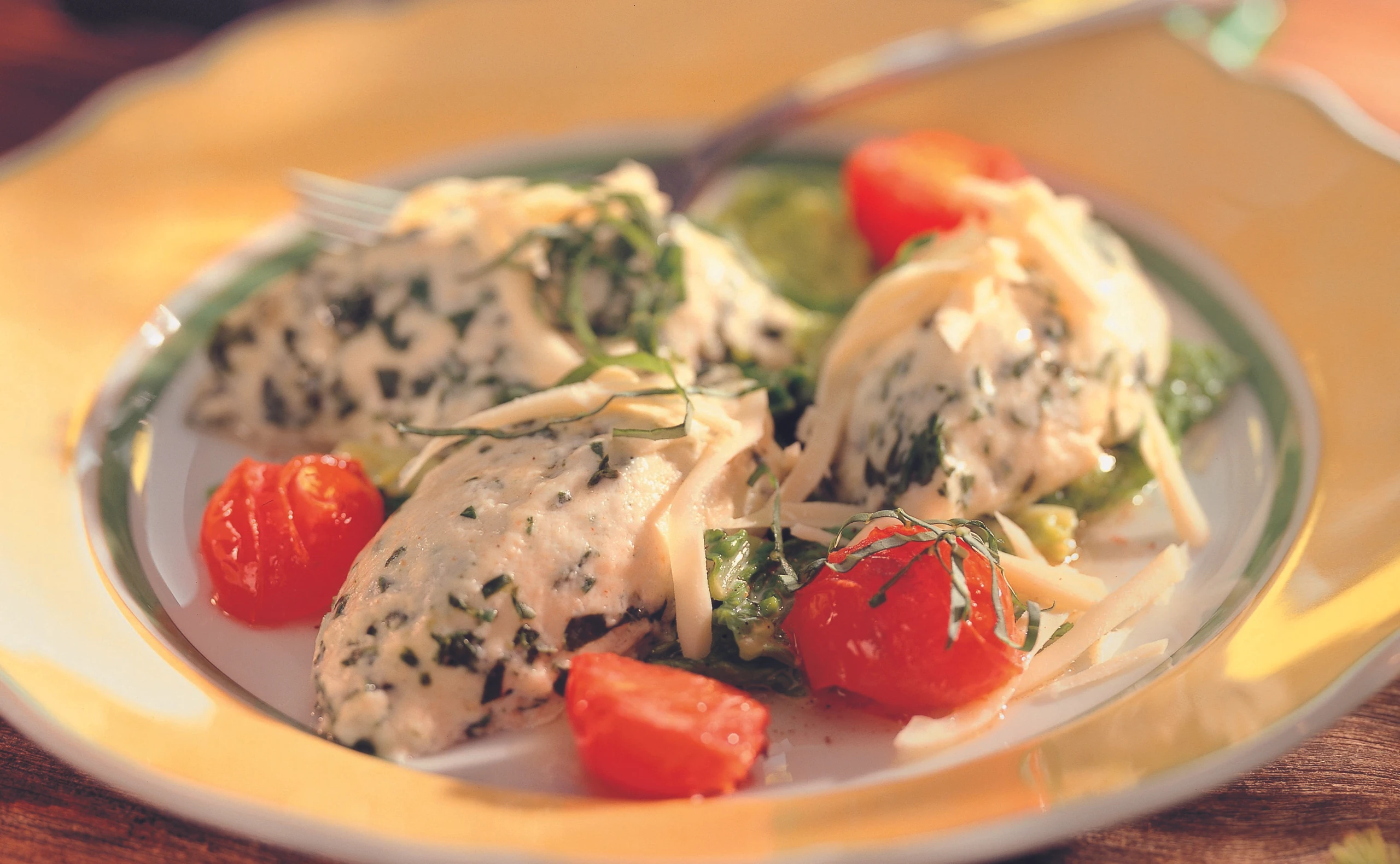 Rucolanockerl mit Paradeisern und Bergkäse