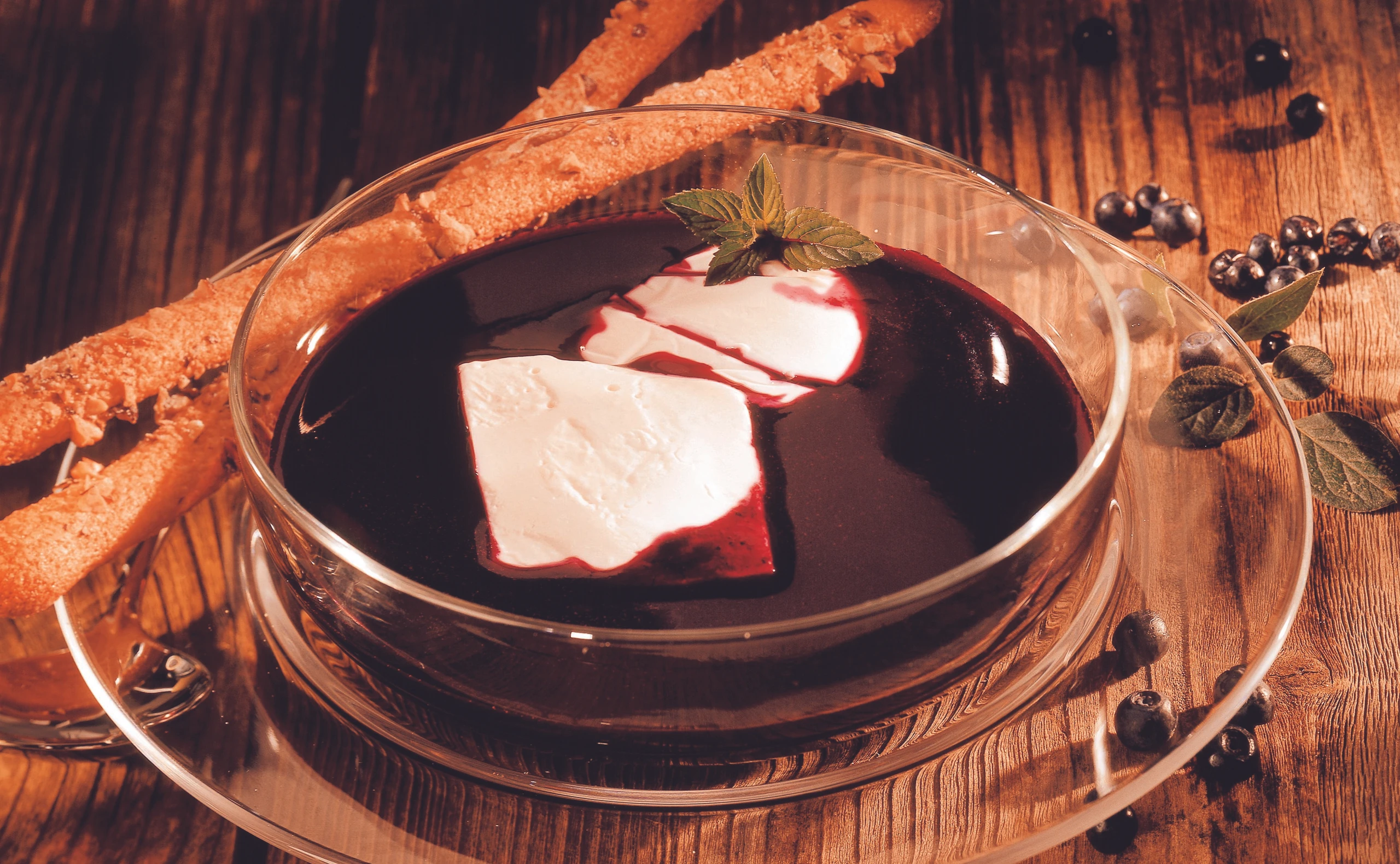 Kalte Heidelbeersuppe mit Rahmgelee