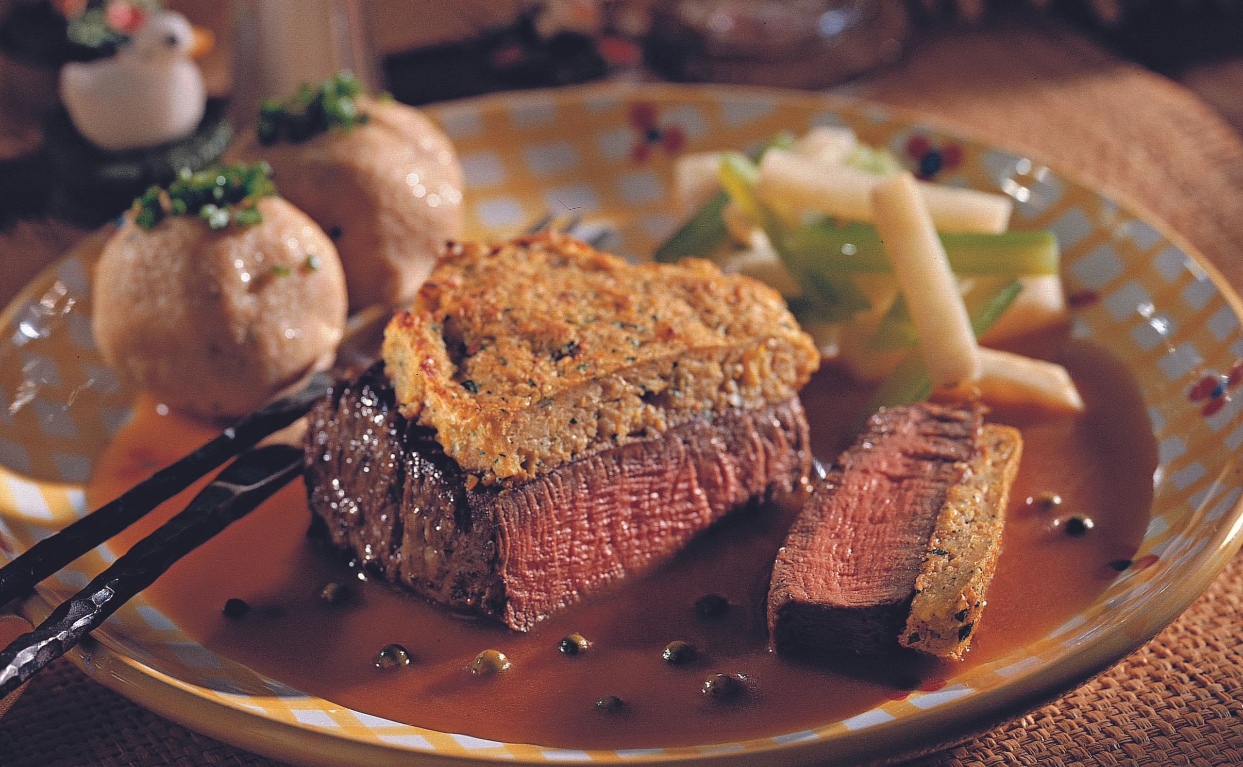 Steak mit Maiskruste und Pfeffersauce