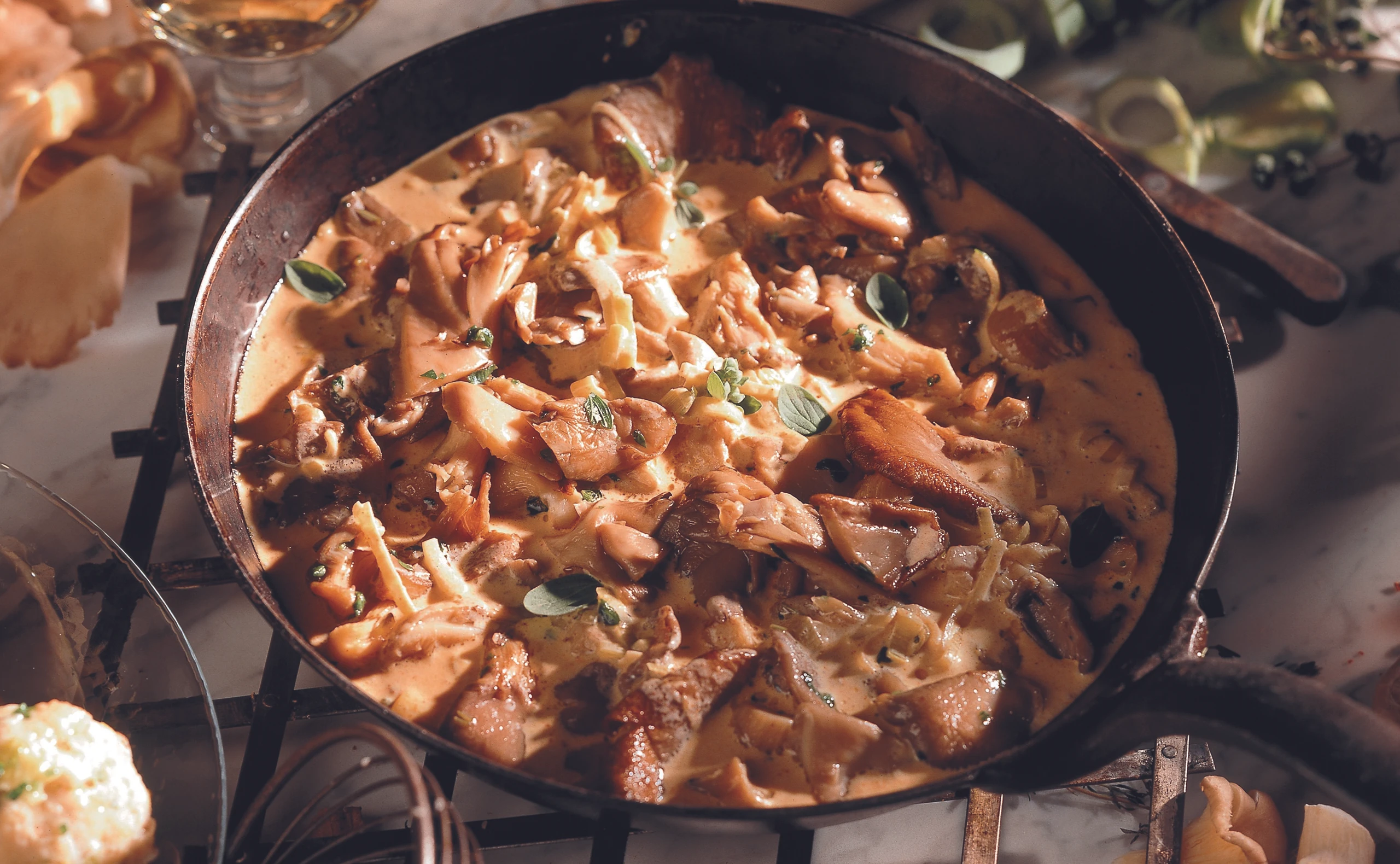 Austernpilze in Paprikacremesauce mit Kohlsprossen-Knödeln