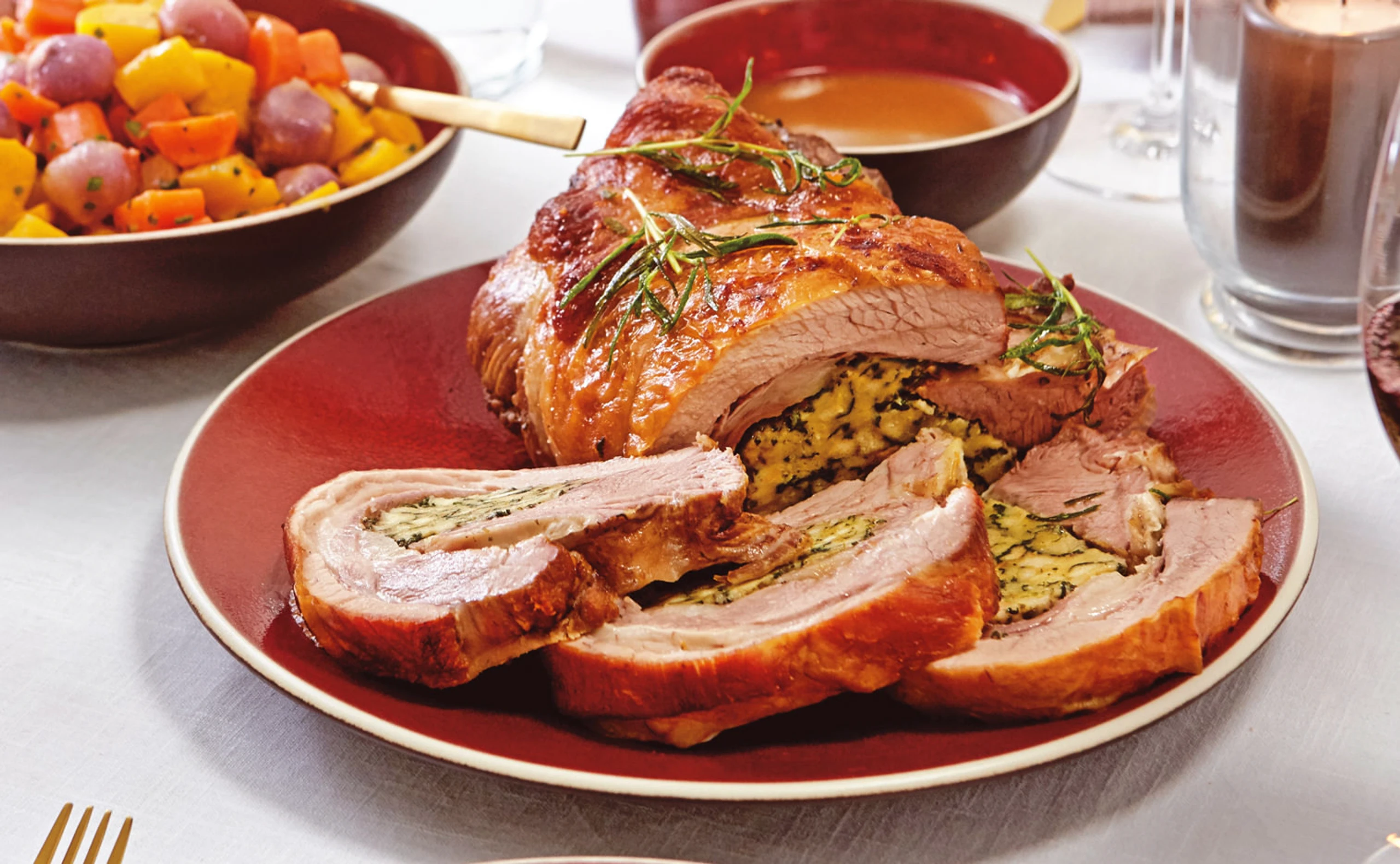 Kalbsbrust mit Semmel-Mangoldfülle und Wurzelgemüse