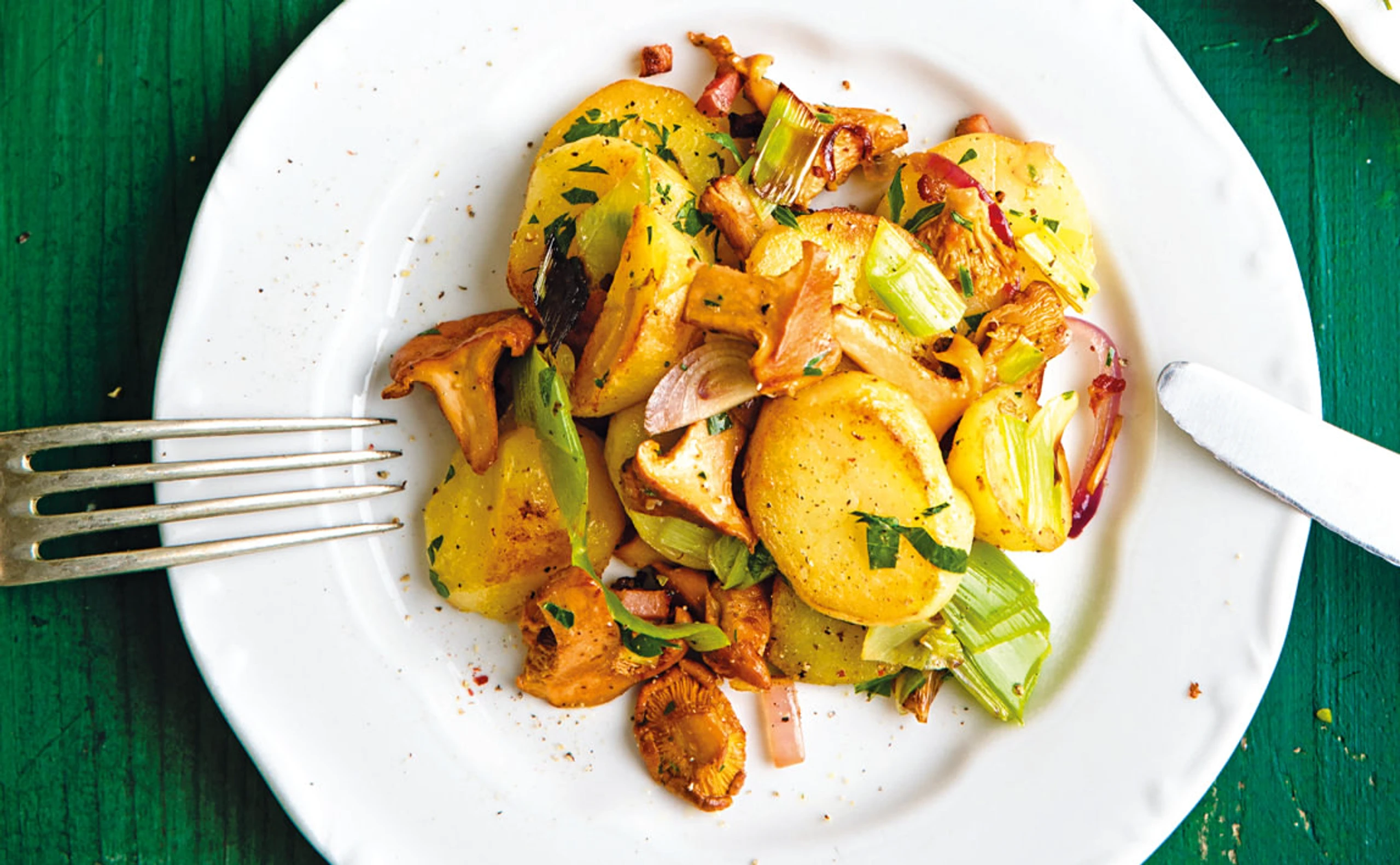 Eierschwammerlgröstl mit Salat