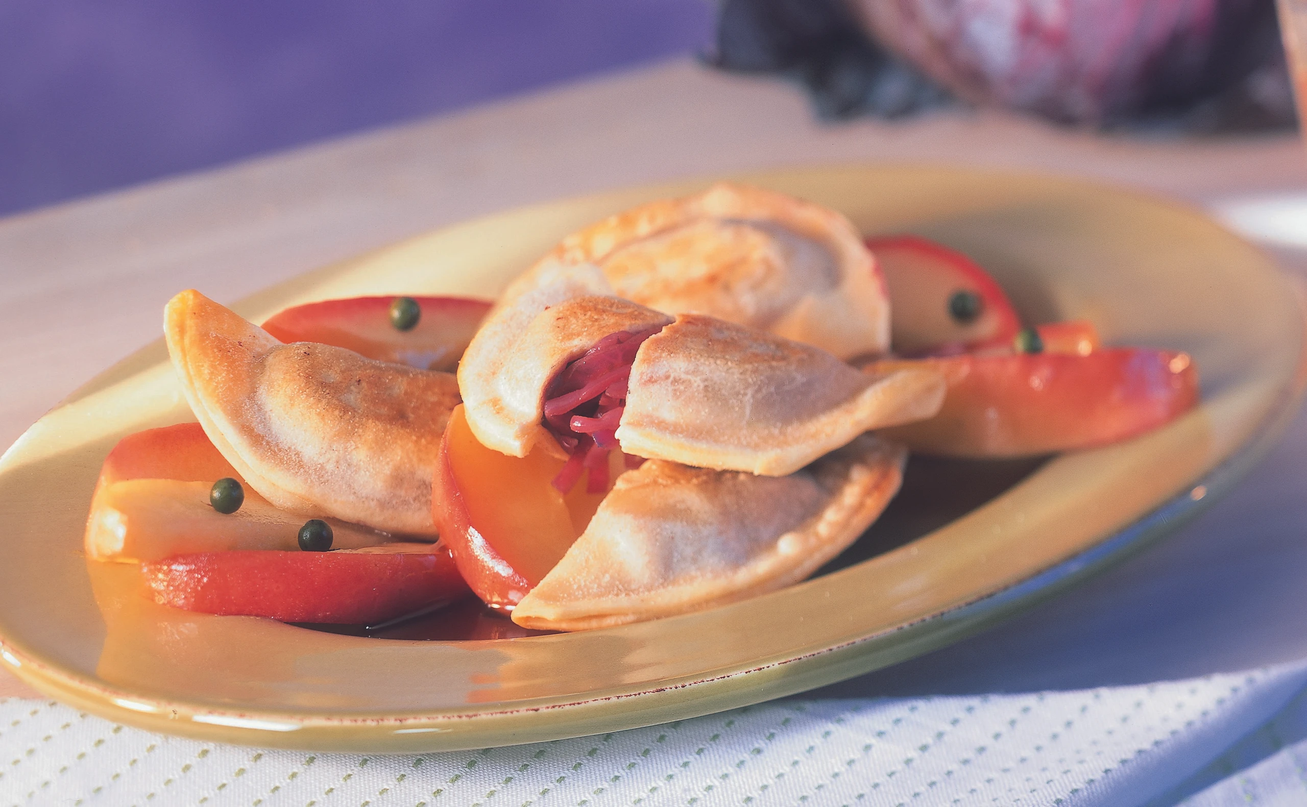 Rotkrauttascherl mit Apfel-Balsamsauce