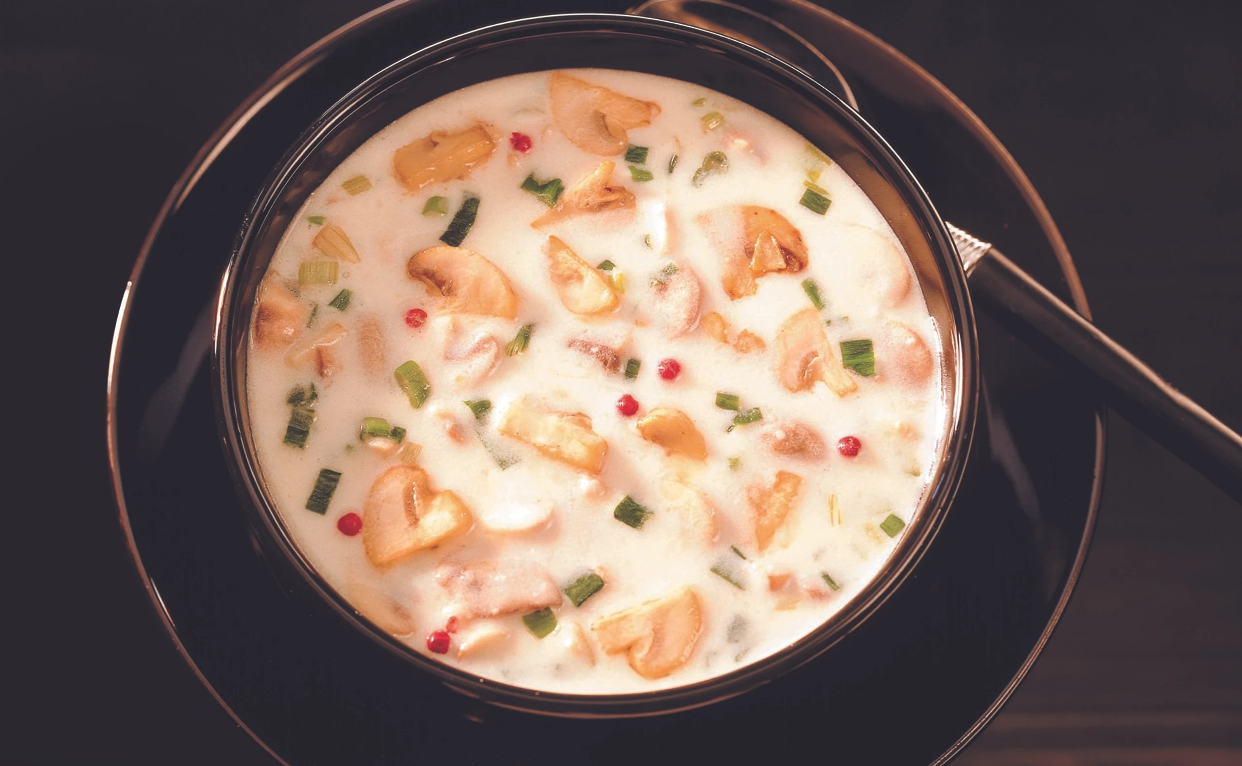 Champignonsuppe mit Jungzwiebeln