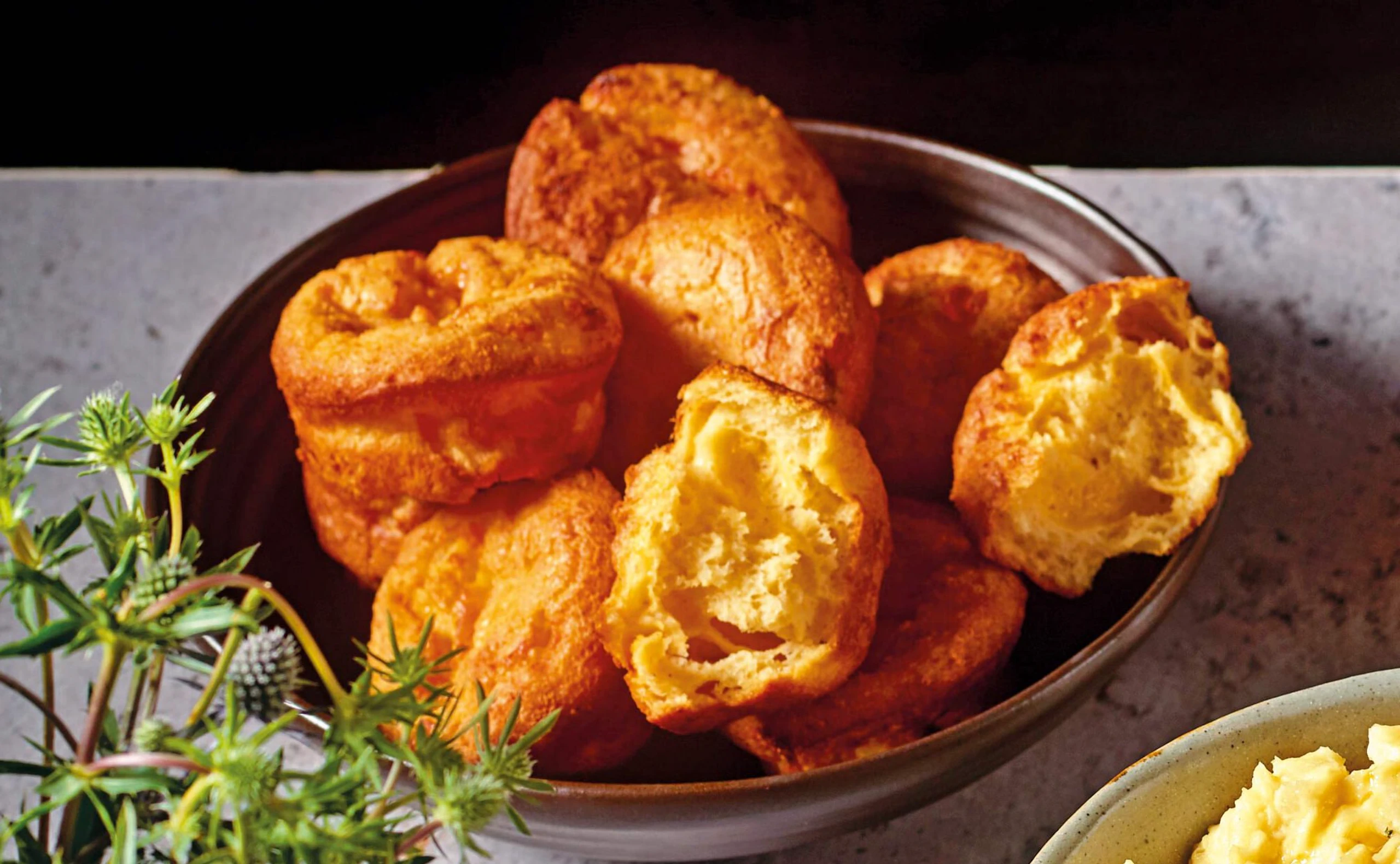 Yorkshire Puddings mit Cheddar