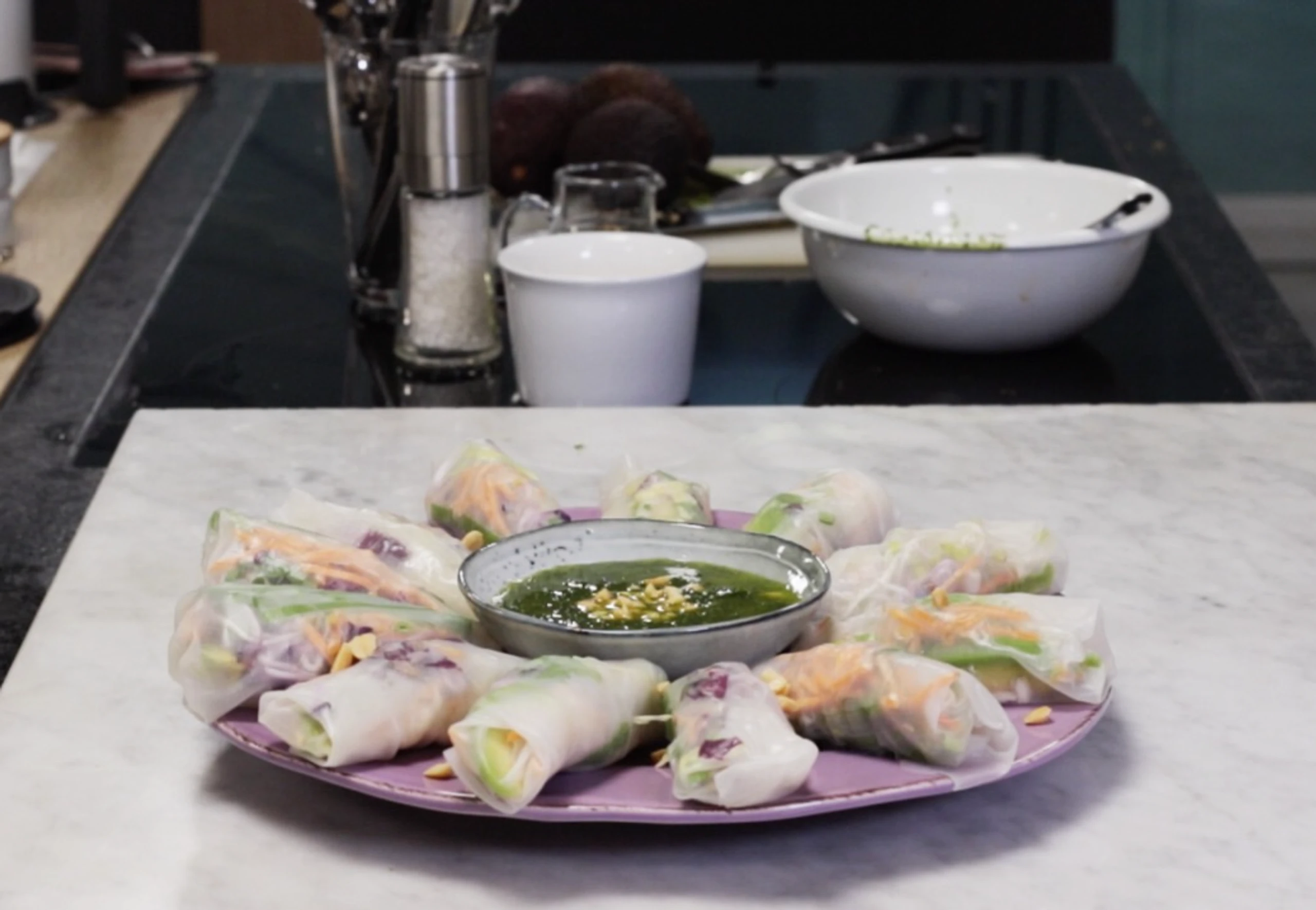 © GUSTO Sommerrollen mit Korianderdip