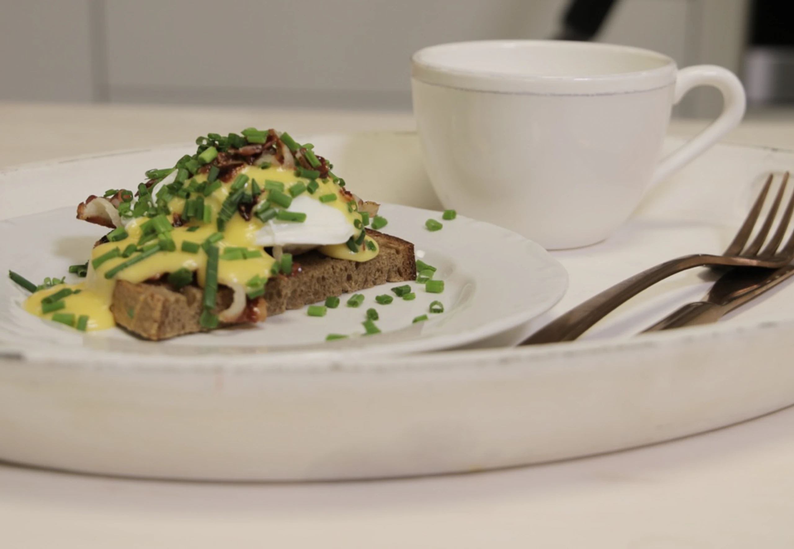 Egg Benedict mit Sauce Hollandaise
