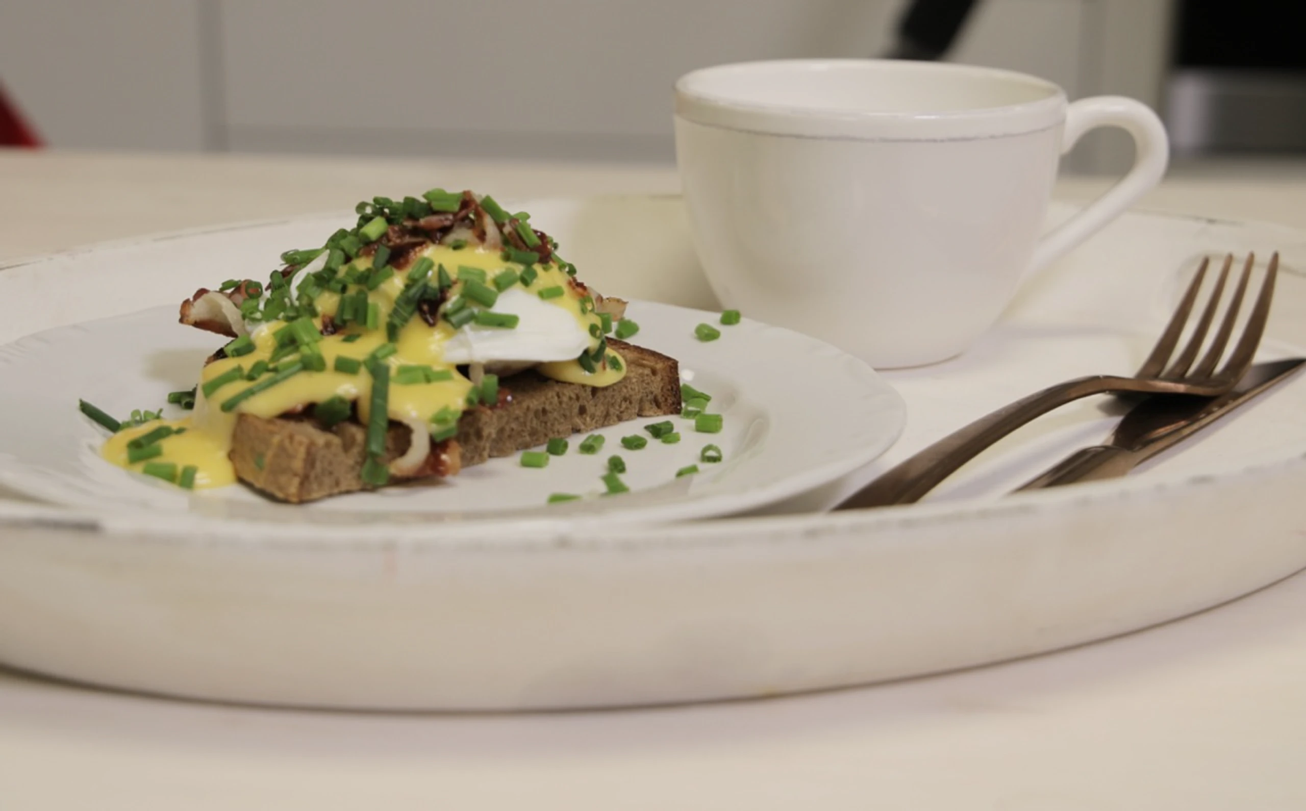 Egg Benedict mit Sauce Hollandaise