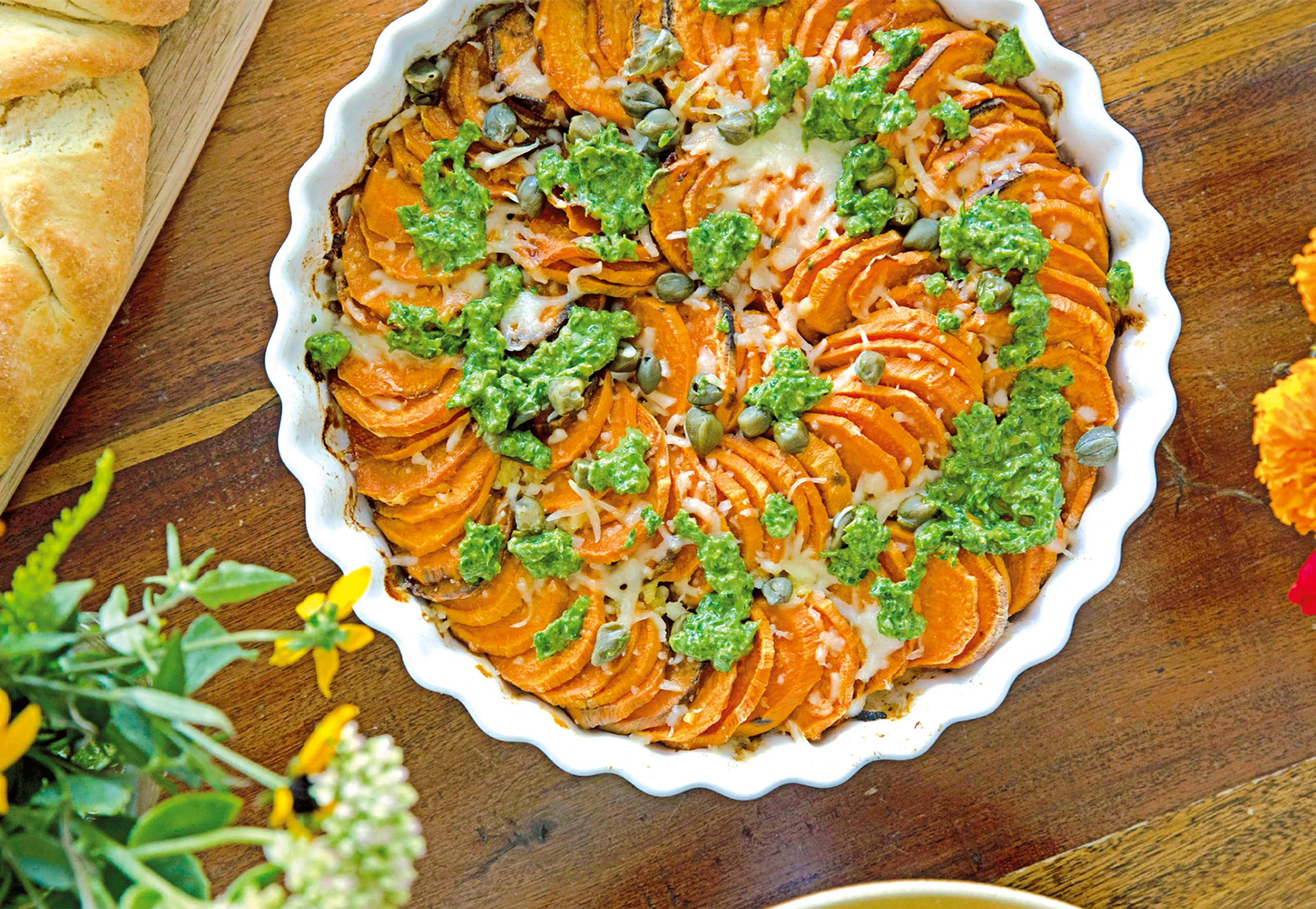 Süßkartoffelgratin mit Walnuss-Kaperncreme