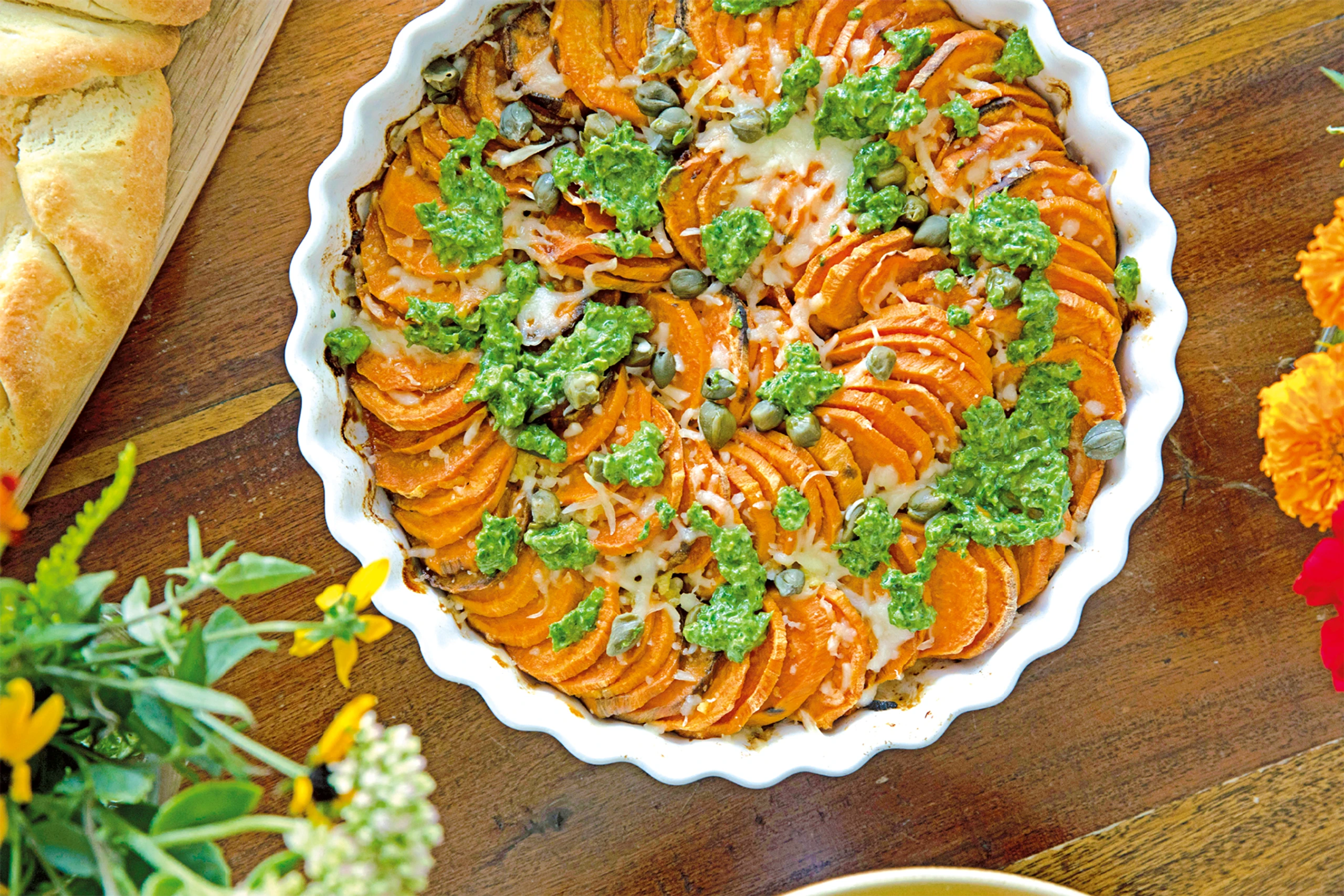 Süßkartoffelgratin mit Walnuss-Kaperncreme
